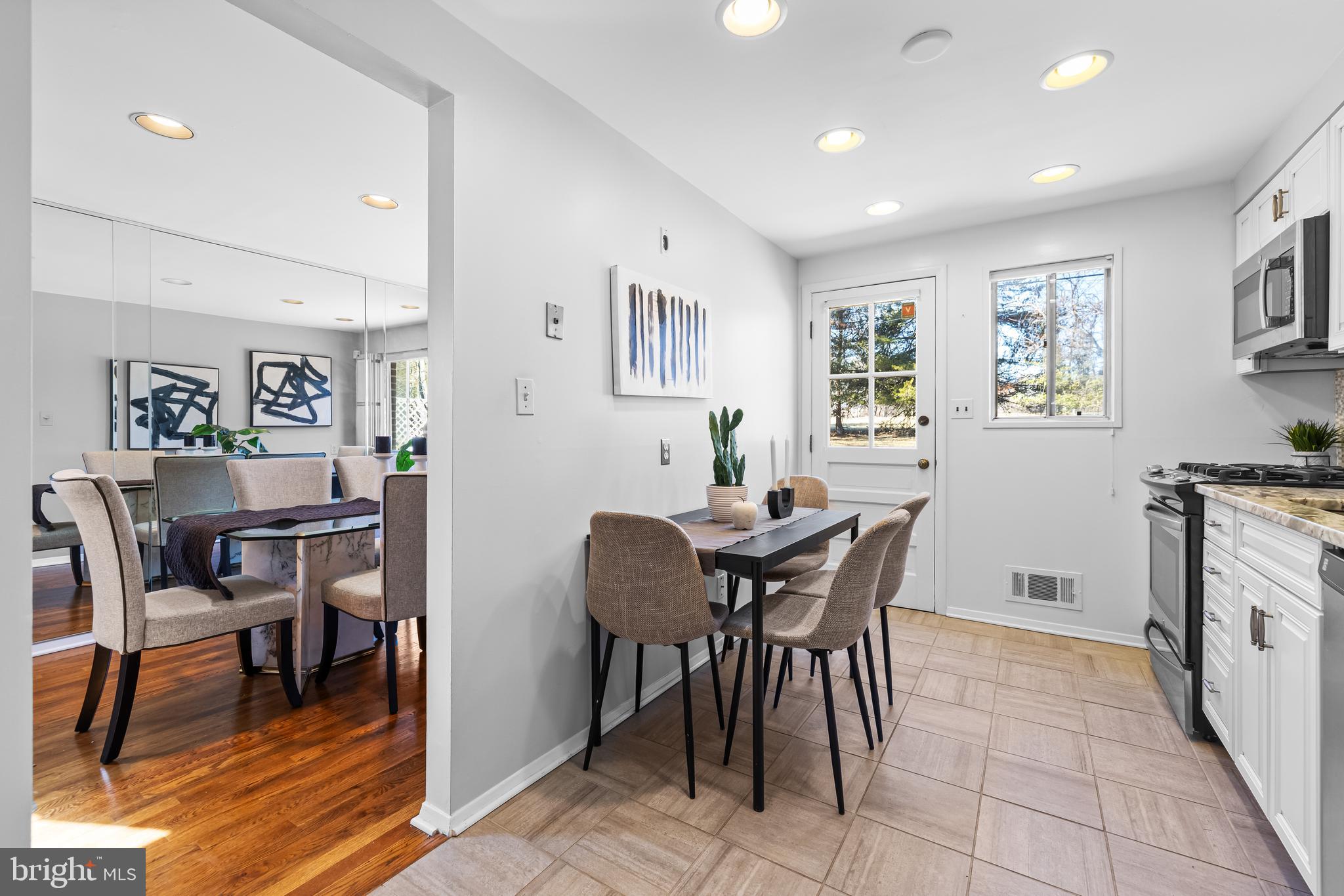 CHAPMAN MANOR - Residential