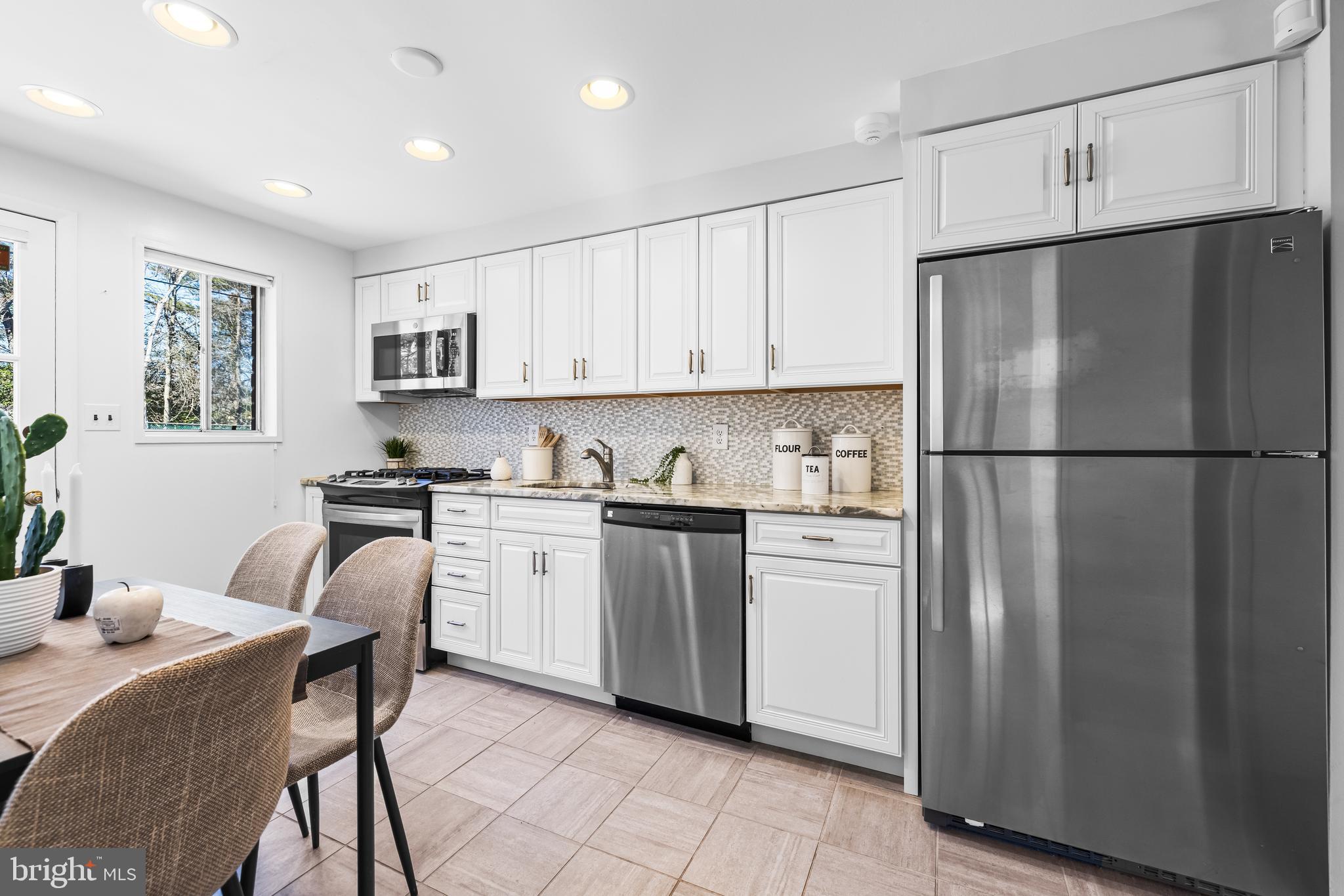 CHAPMAN MANOR - Residential