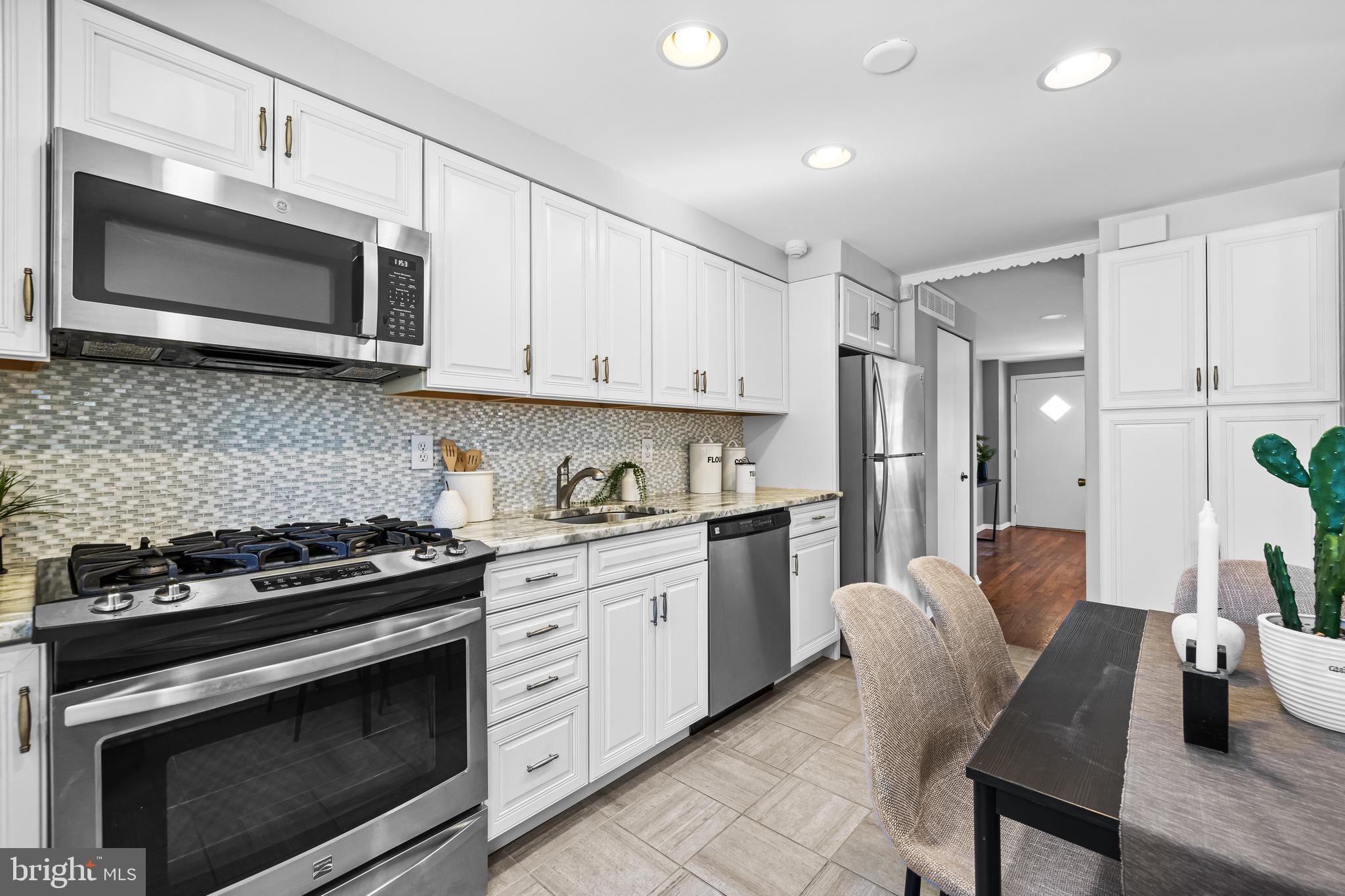 CHAPMAN MANOR - Residential