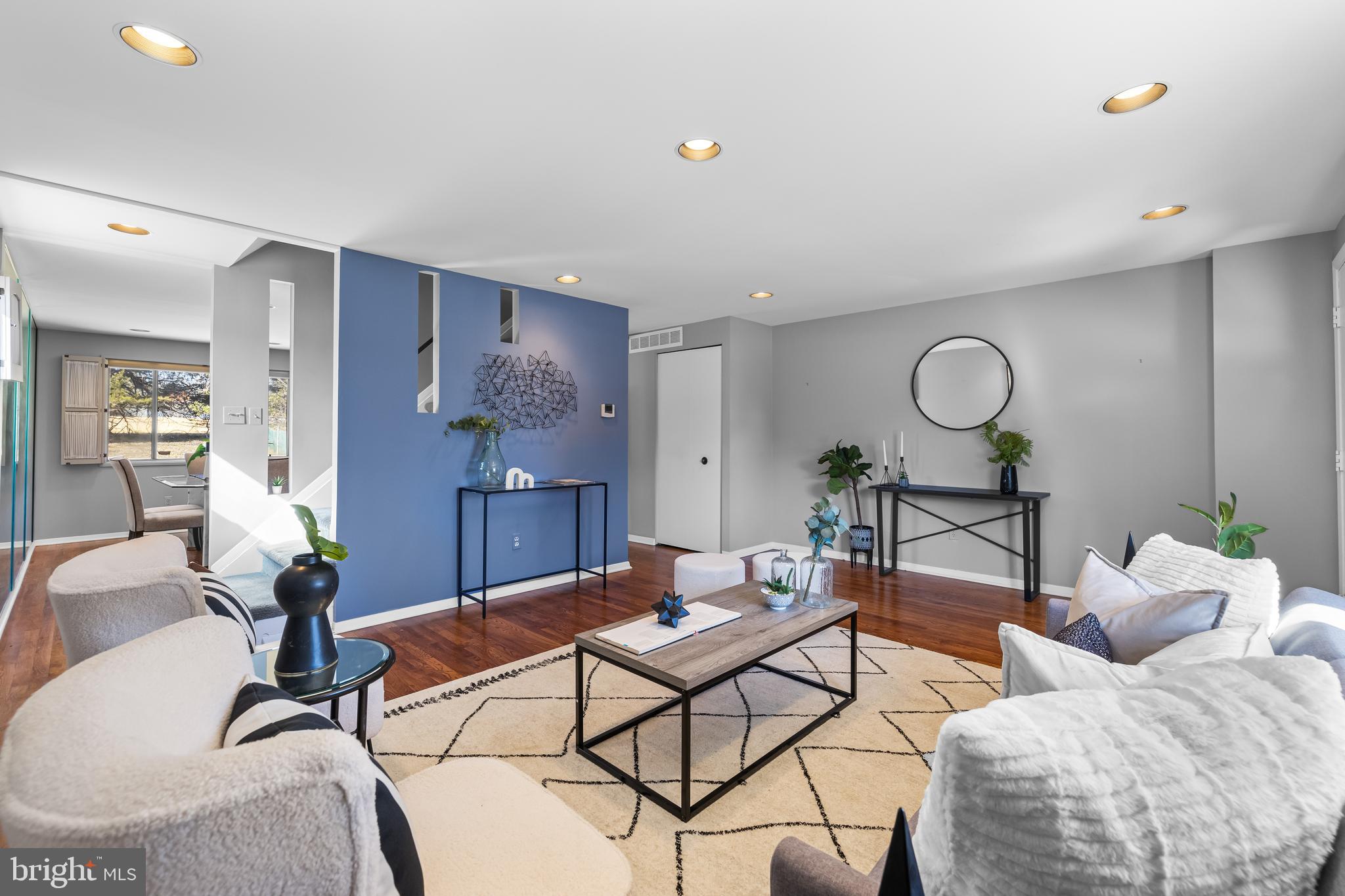 CHAPMAN MANOR - Residential