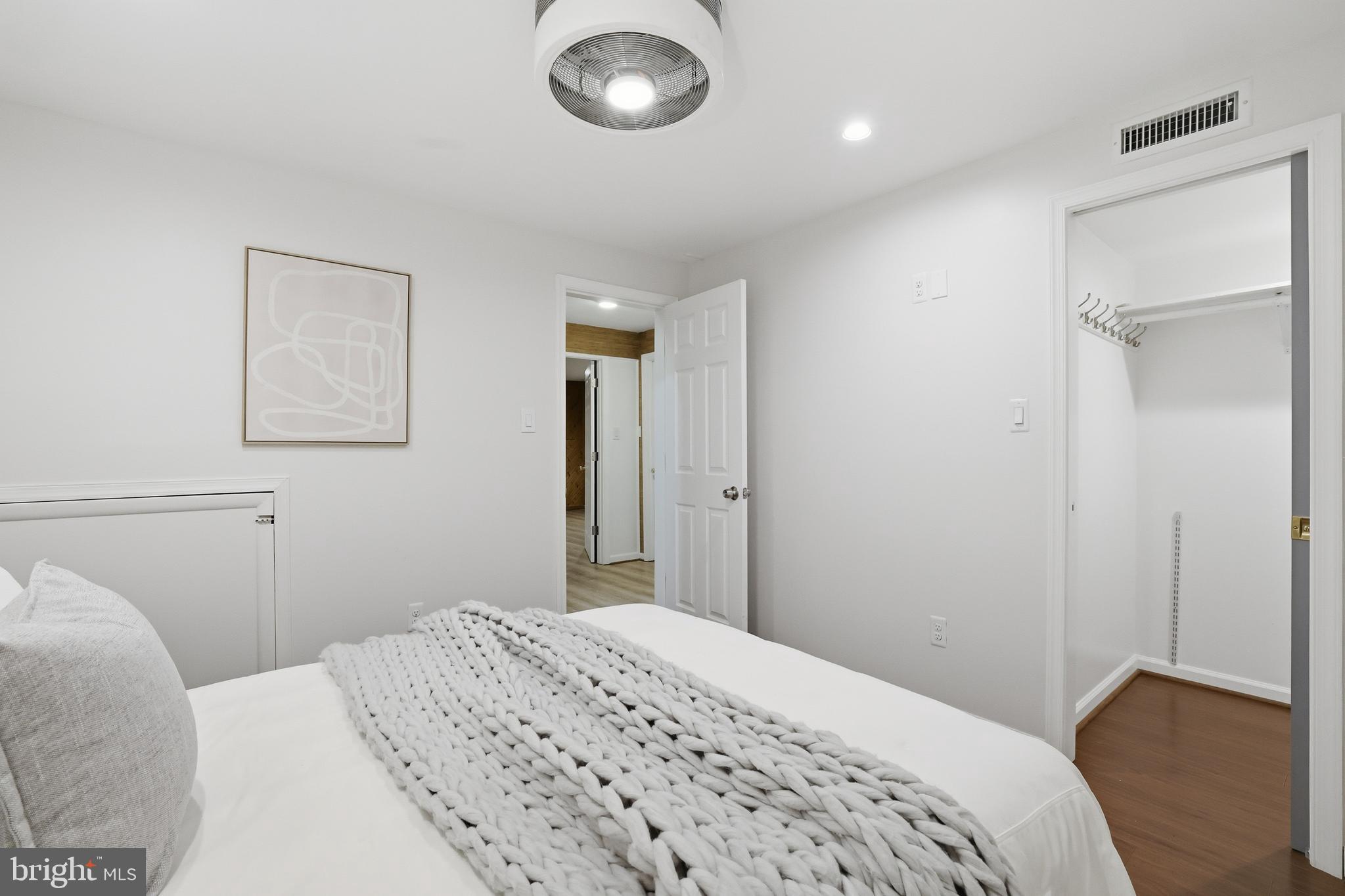 LONGMEAD - Residential