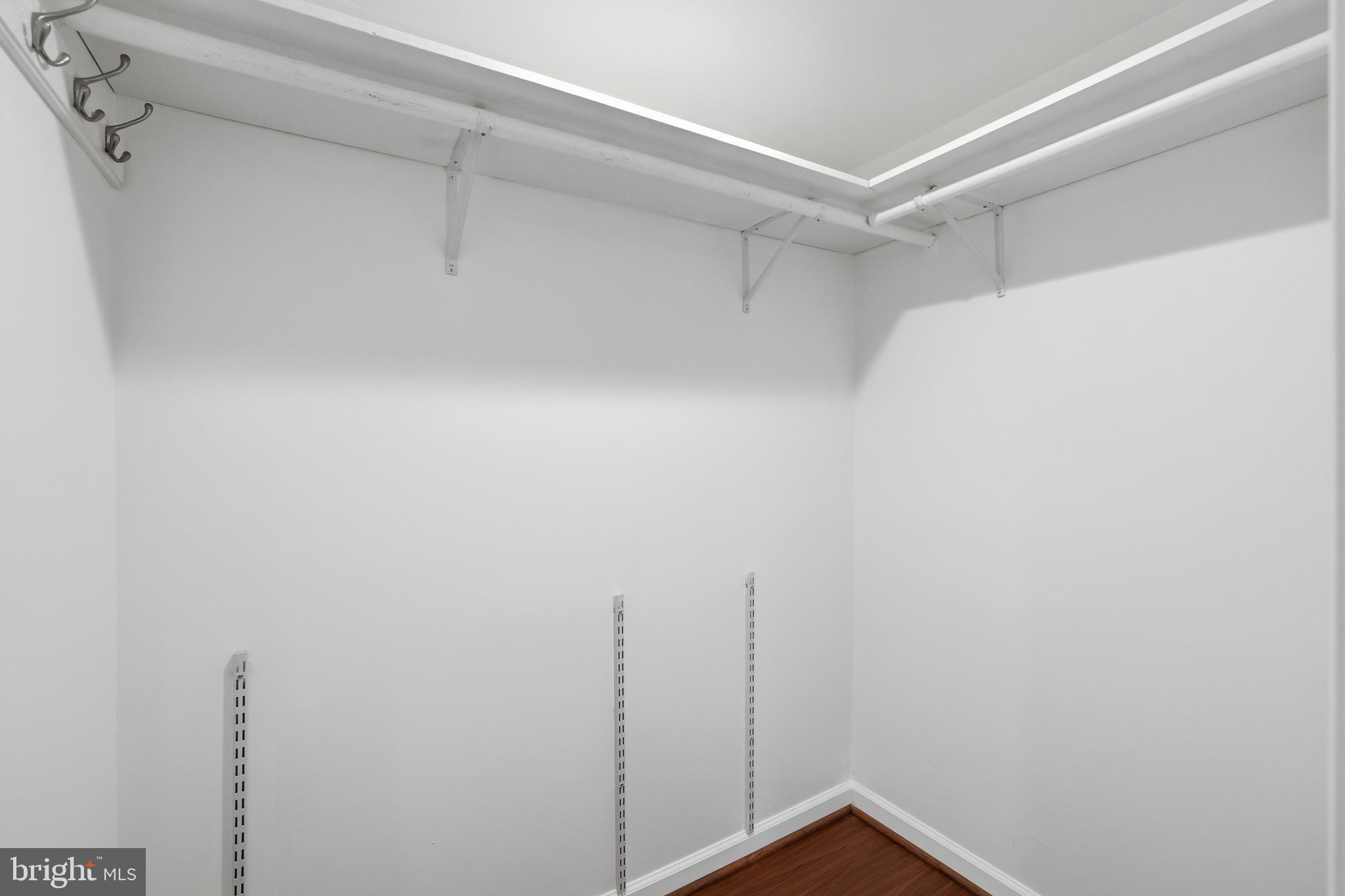 LONGMEAD - Residential