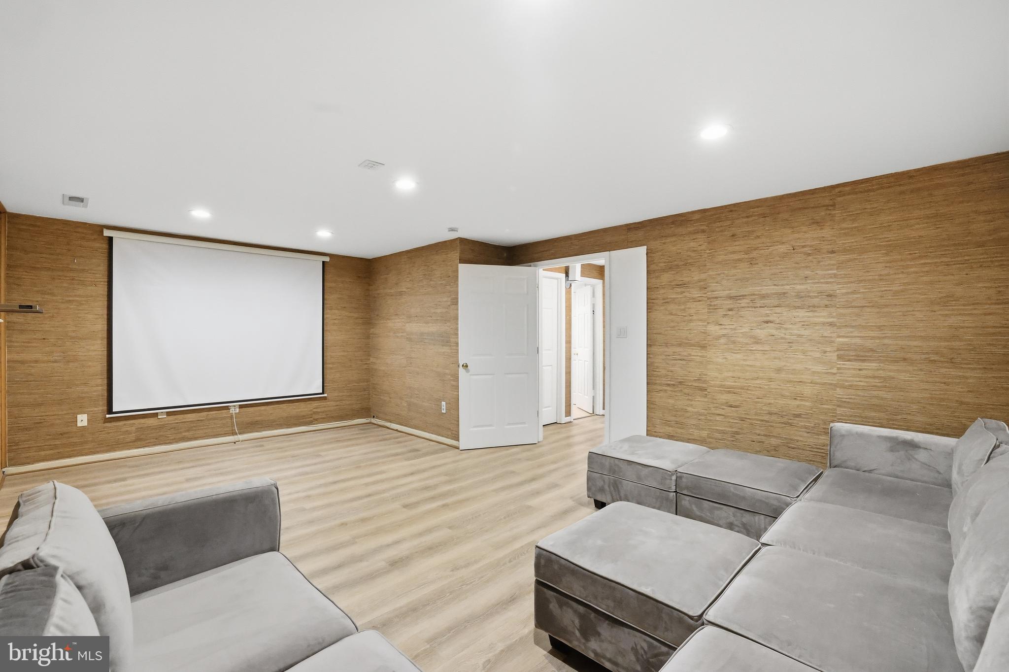 LONGMEAD - Residential