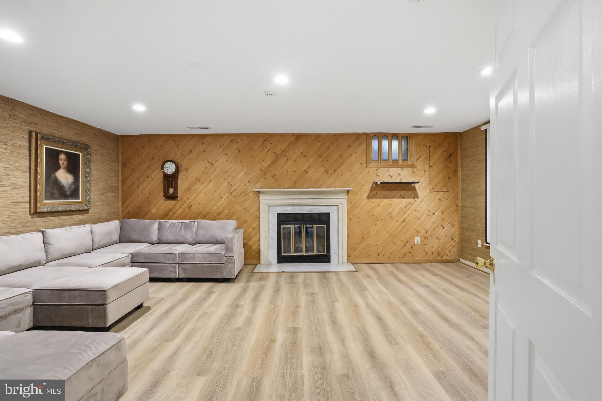 LONGMEAD - Residential
