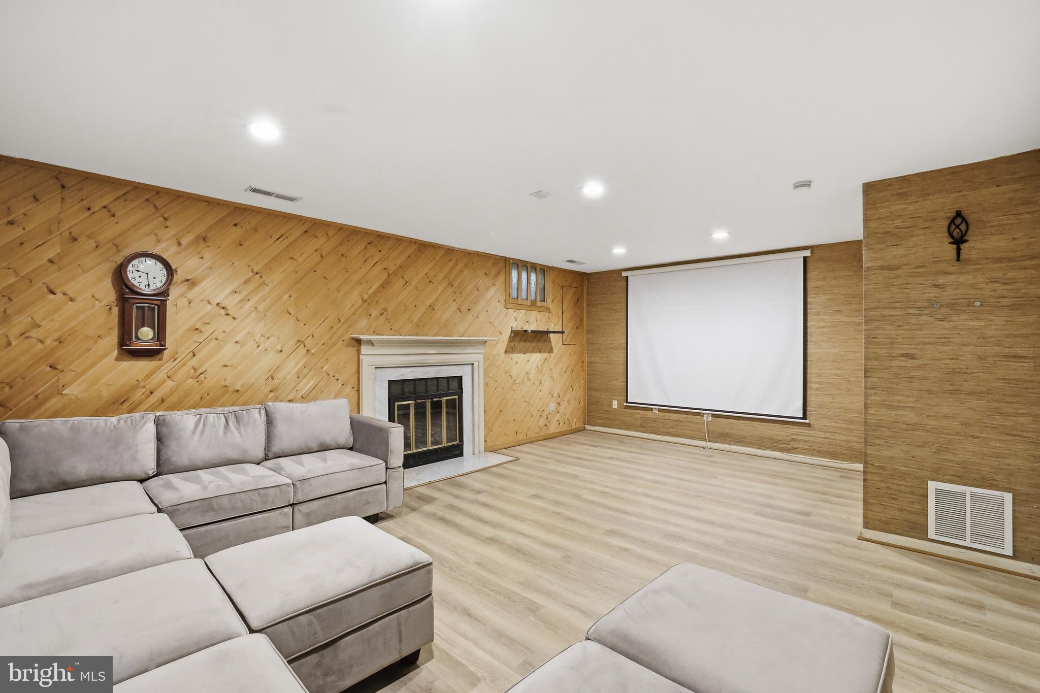 LONGMEAD - Residential