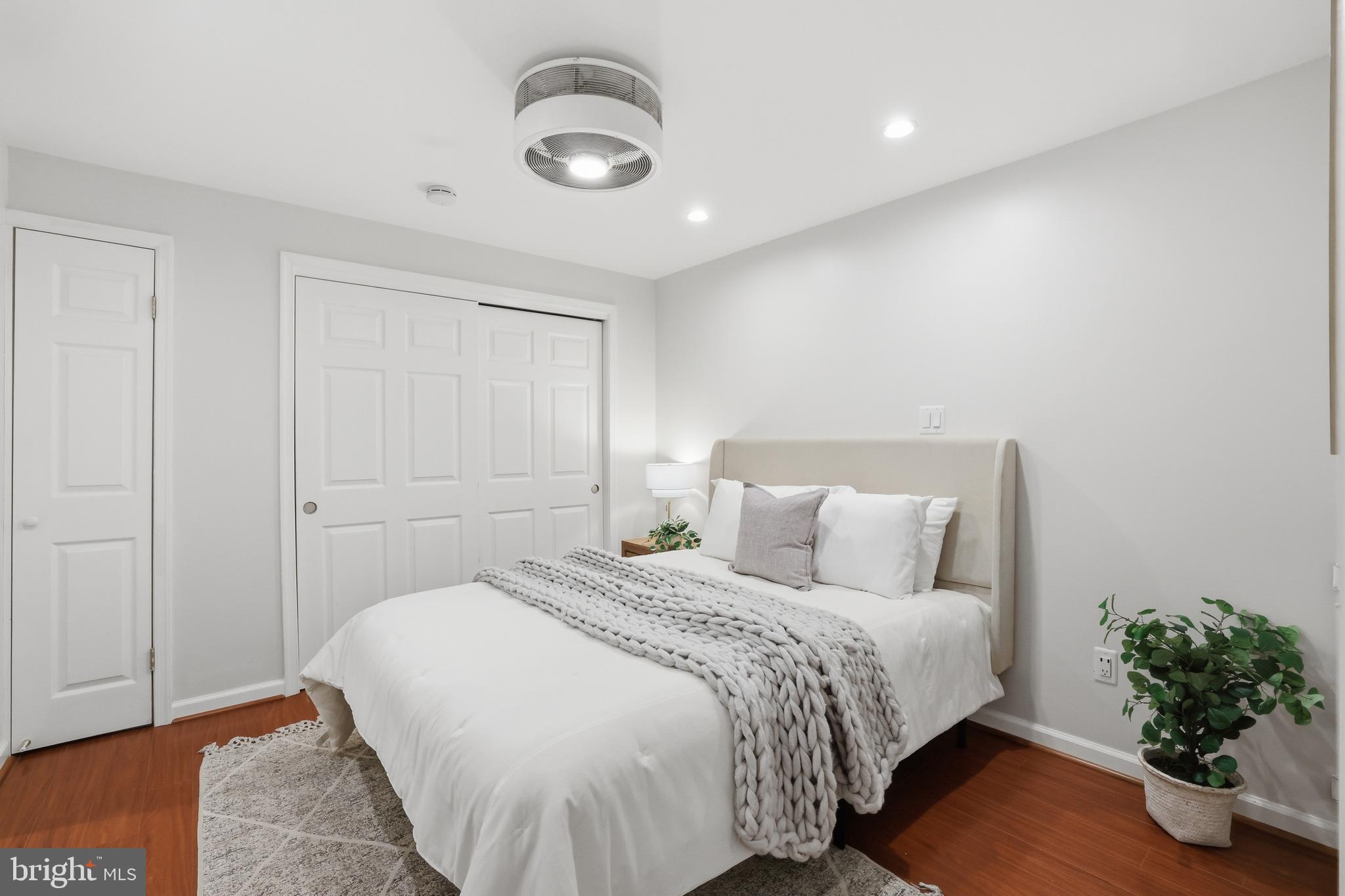 LONGMEAD - Residential