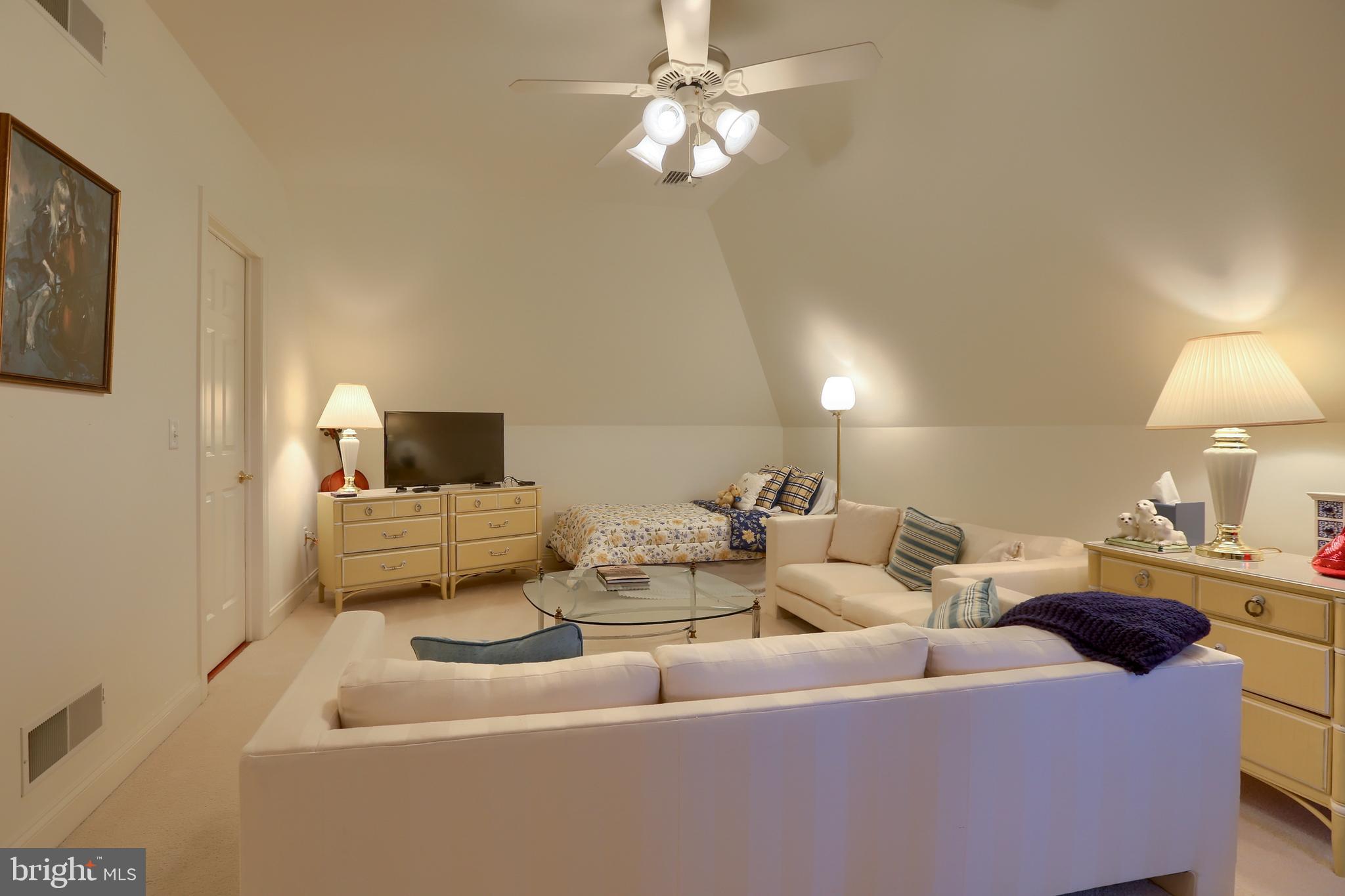 PINEHURST HILLS - Residential