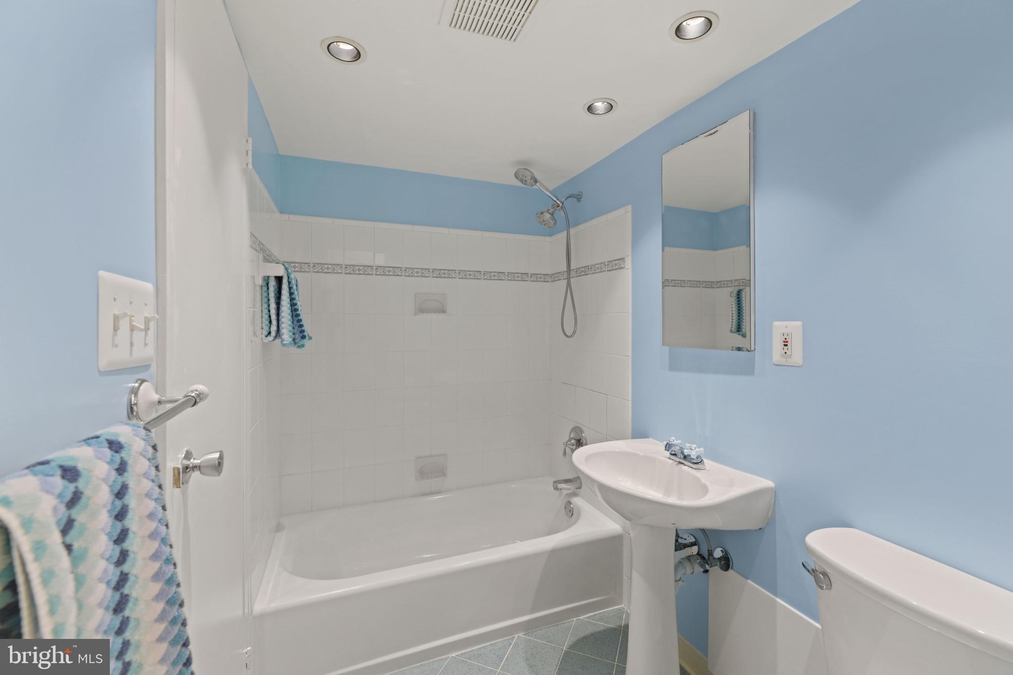 GLENVALE CONDO - Residential