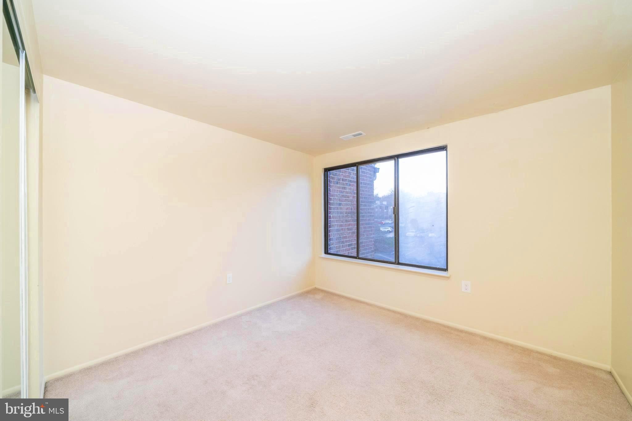 FARMINGDALE - Residential Lease