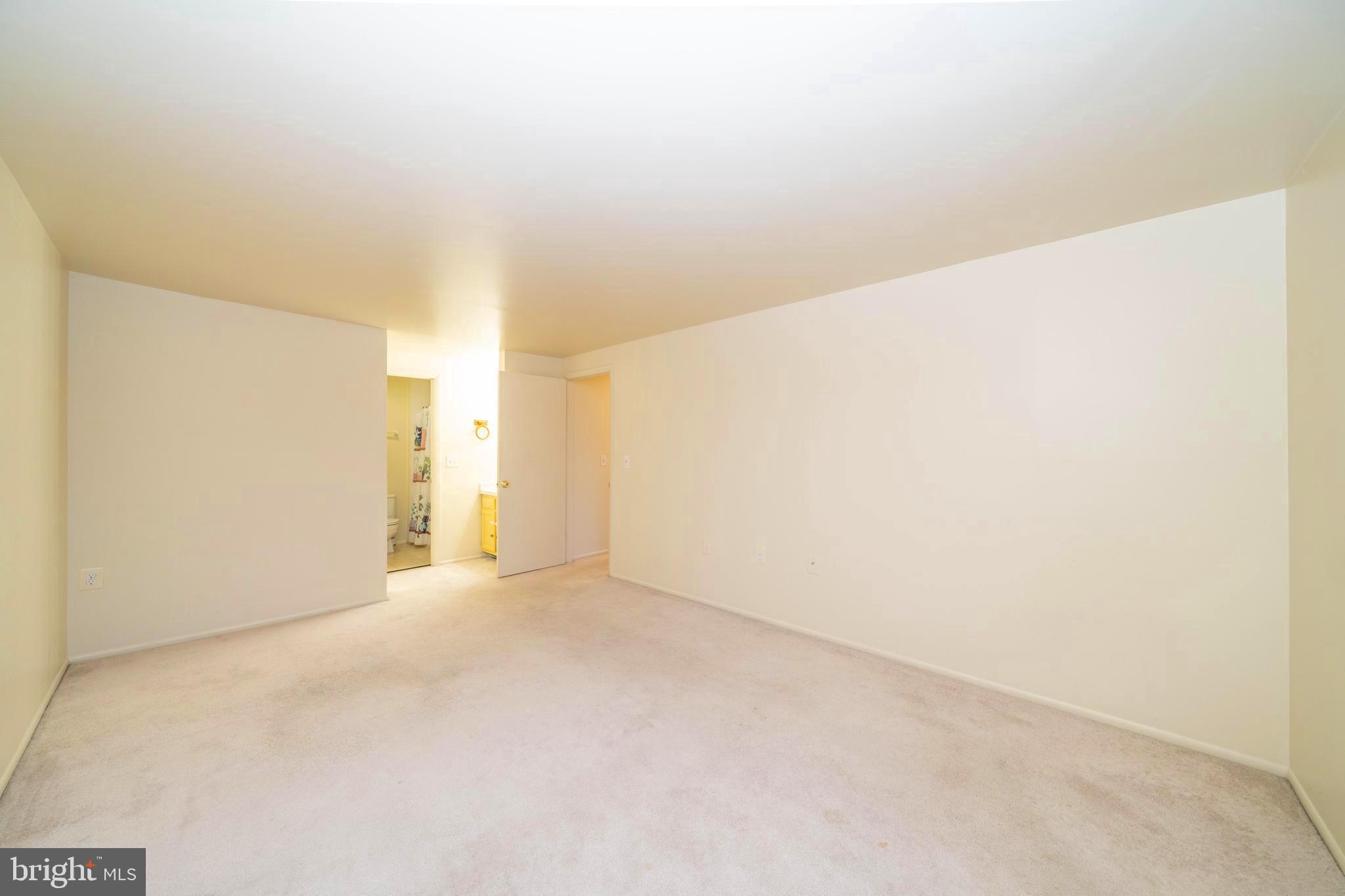 FARMINGDALE - Residential Lease