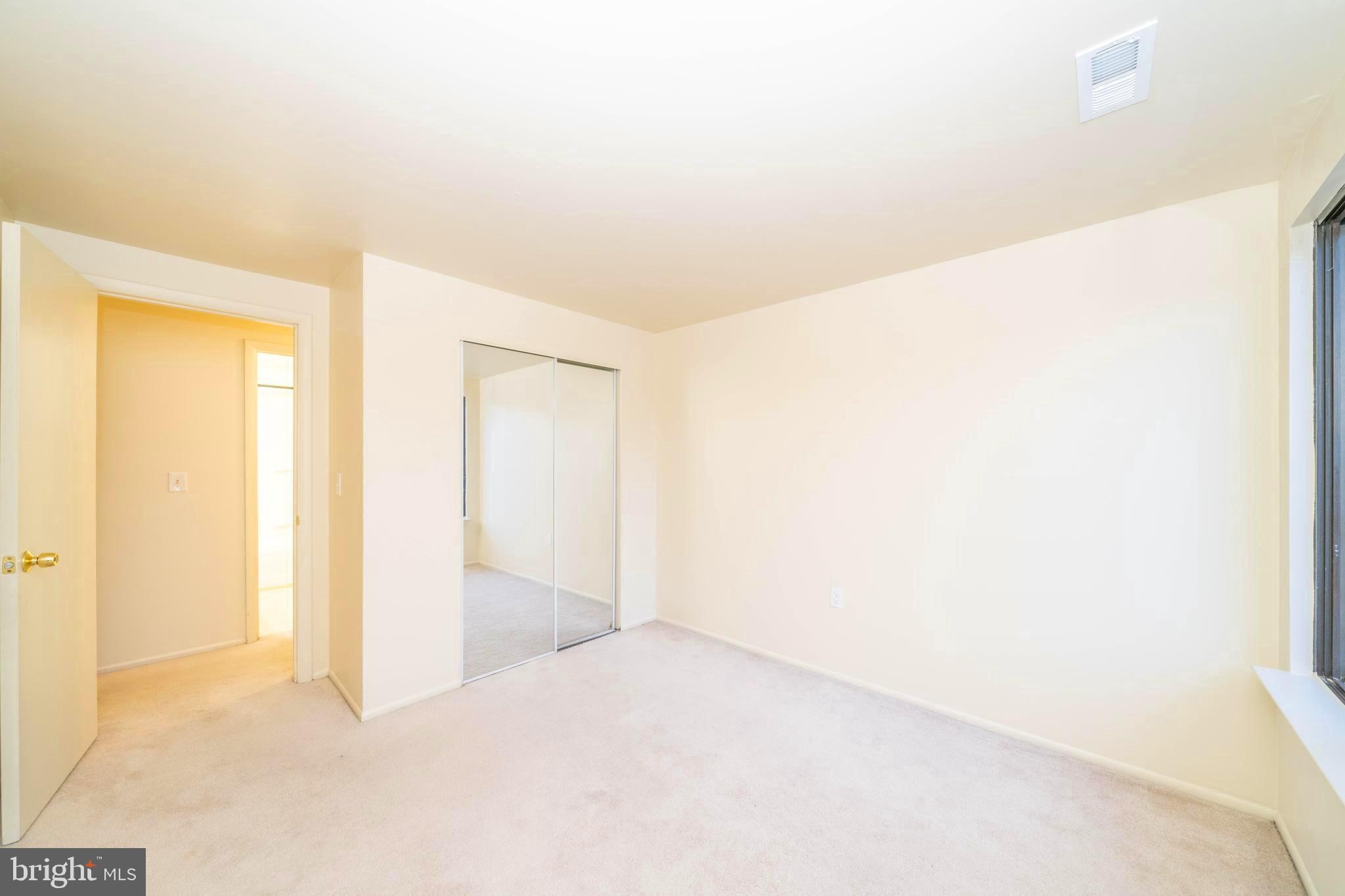 FARMINGDALE - Residential Lease