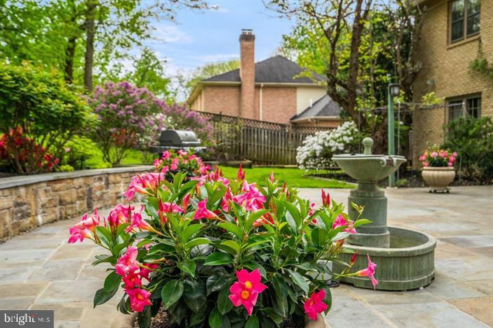 POTOMAC OUTSIDE - Residential