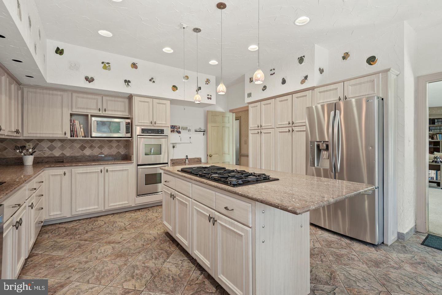 POTOMAC OUTSIDE - Residential