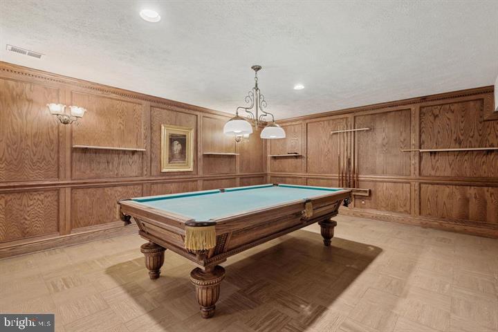 POTOMAC OUTSIDE - Residential