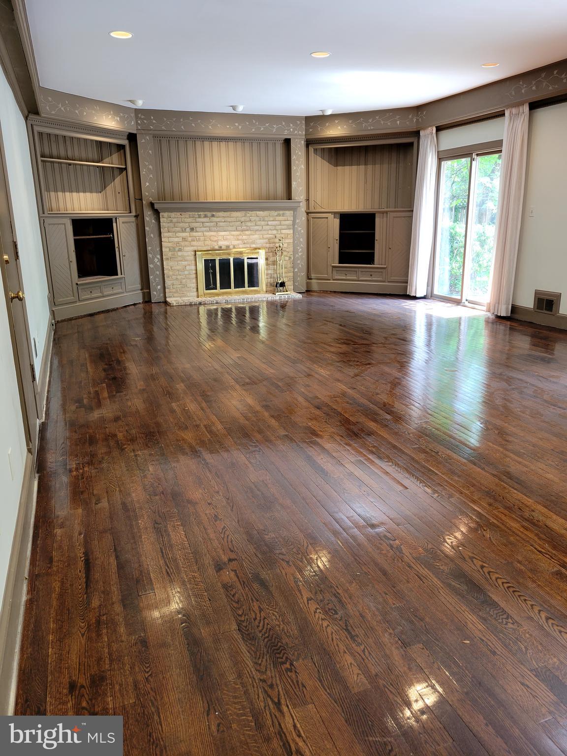 POTOMAC OUTSIDE - Residential