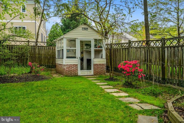 POTOMAC OUTSIDE - Residential