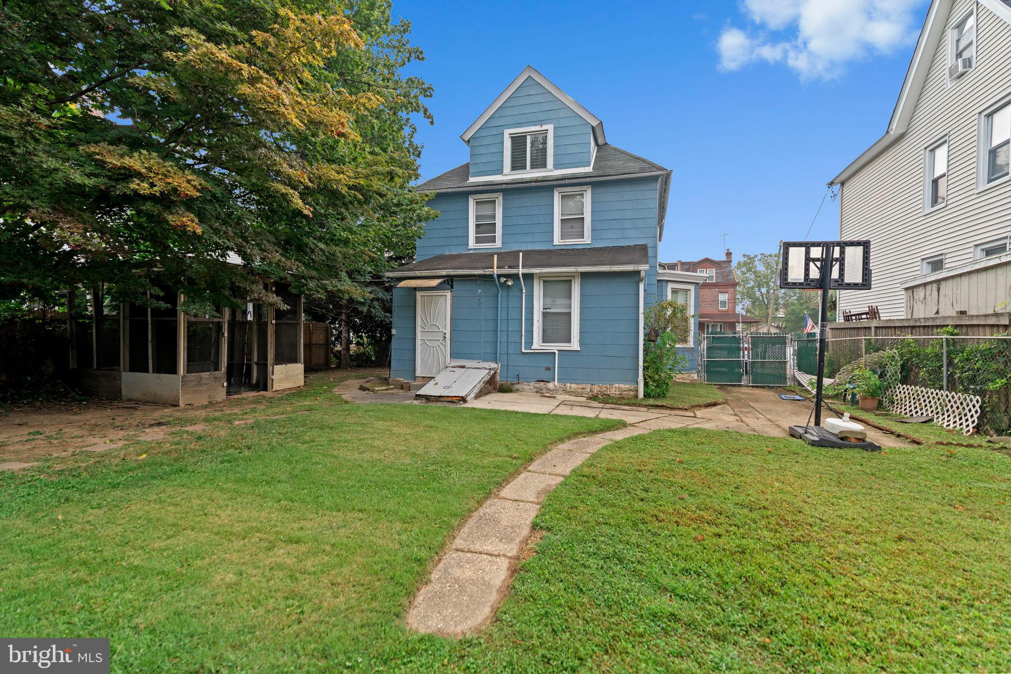 LAWNDALE - Residential