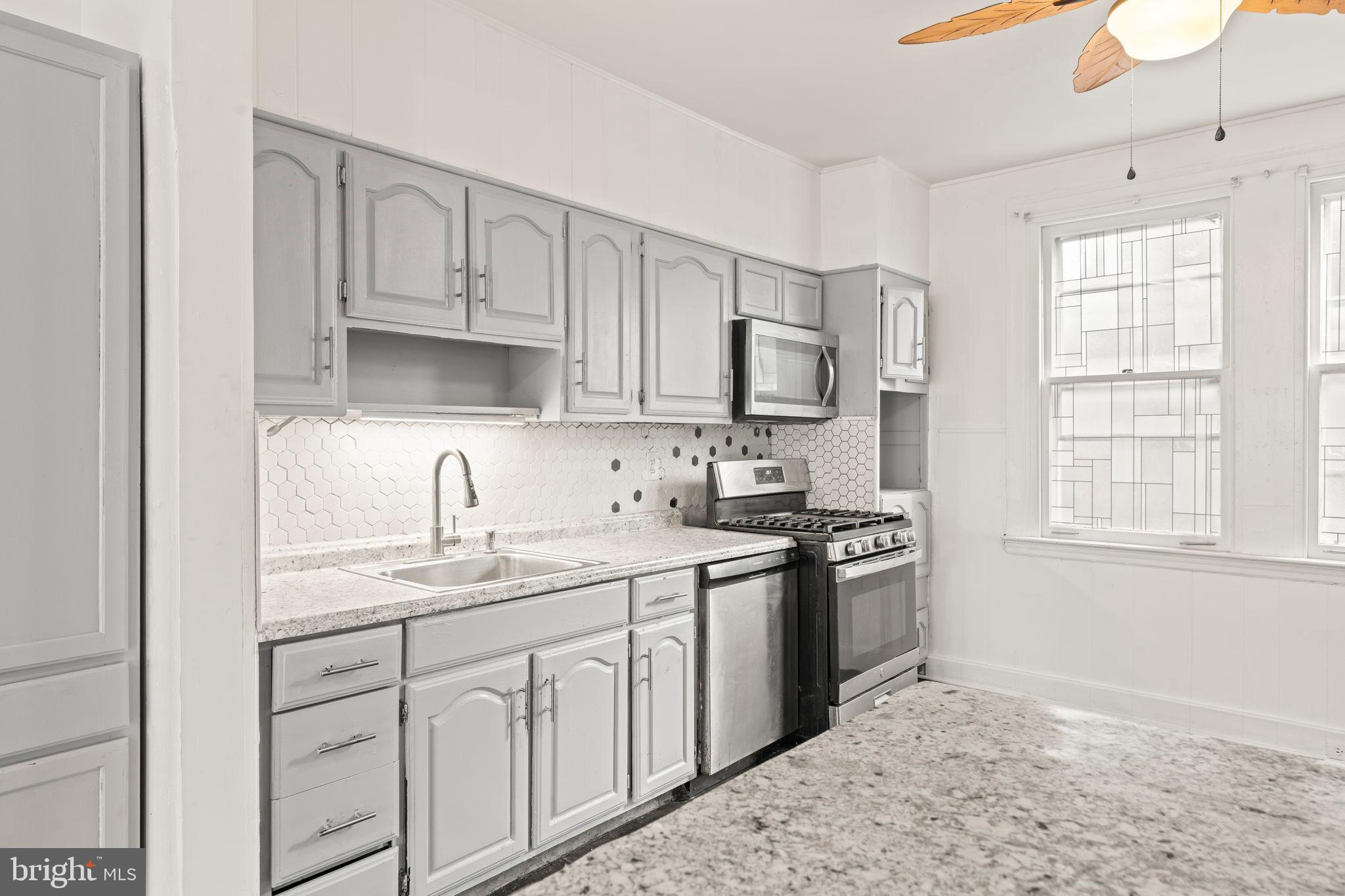 LAWNDALE - Residential