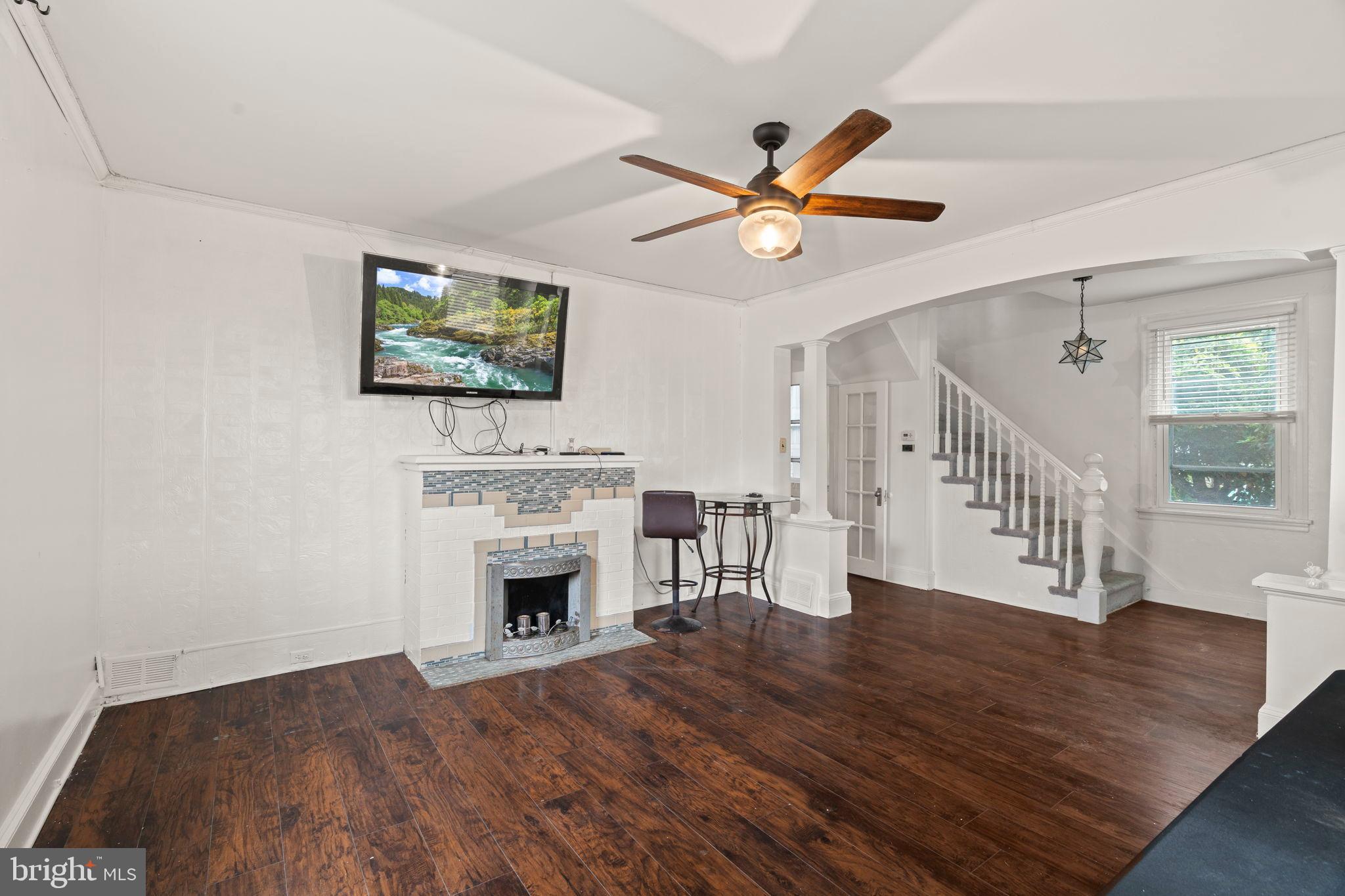 LAWNDALE - Residential