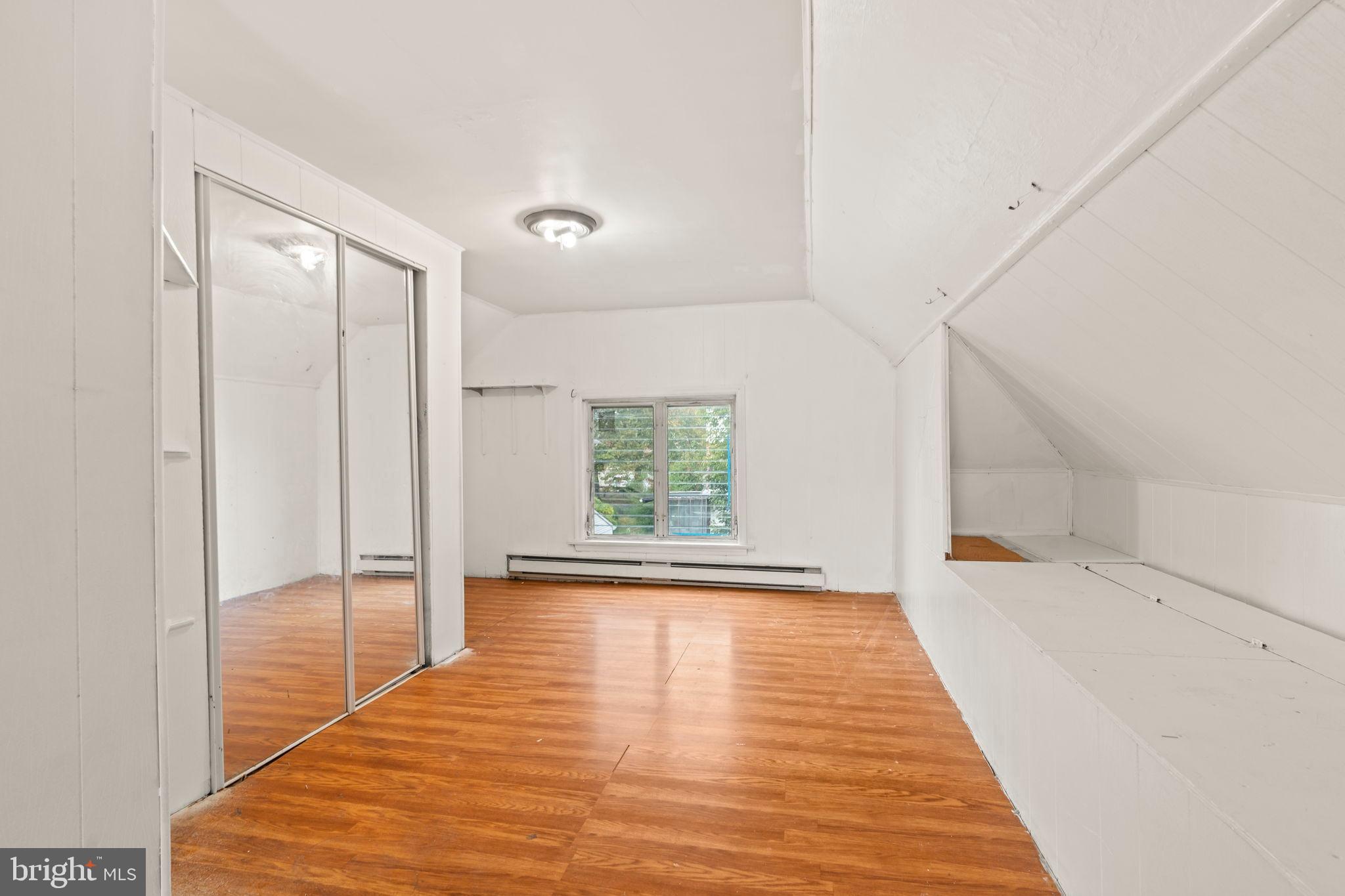 LAWNDALE - Residential