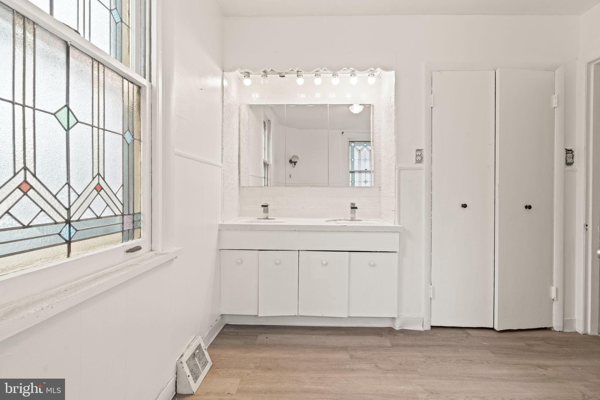 LAWNDALE - Residential