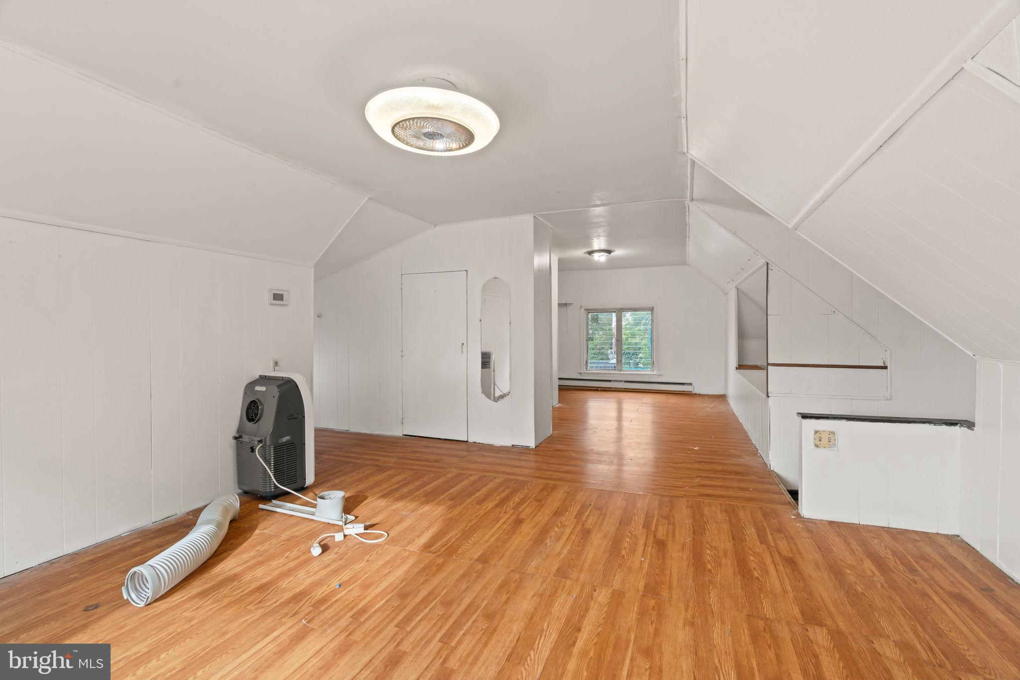 LAWNDALE - Residential