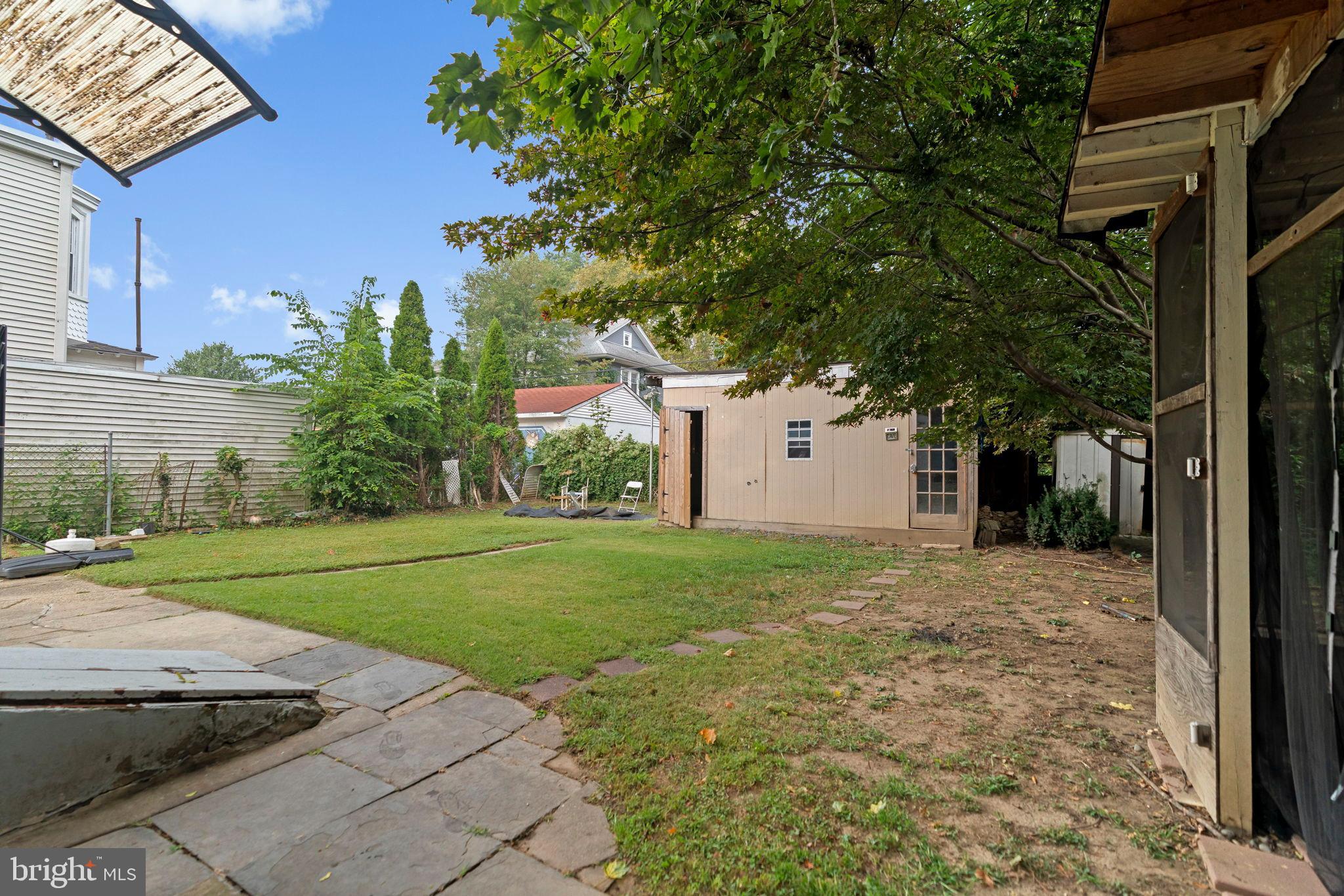 LAWNDALE - Residential