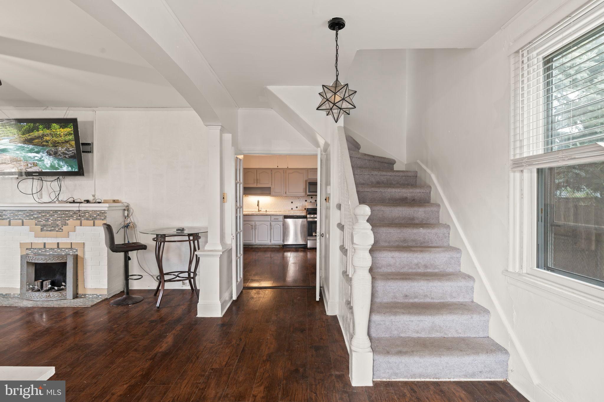 LAWNDALE - Residential