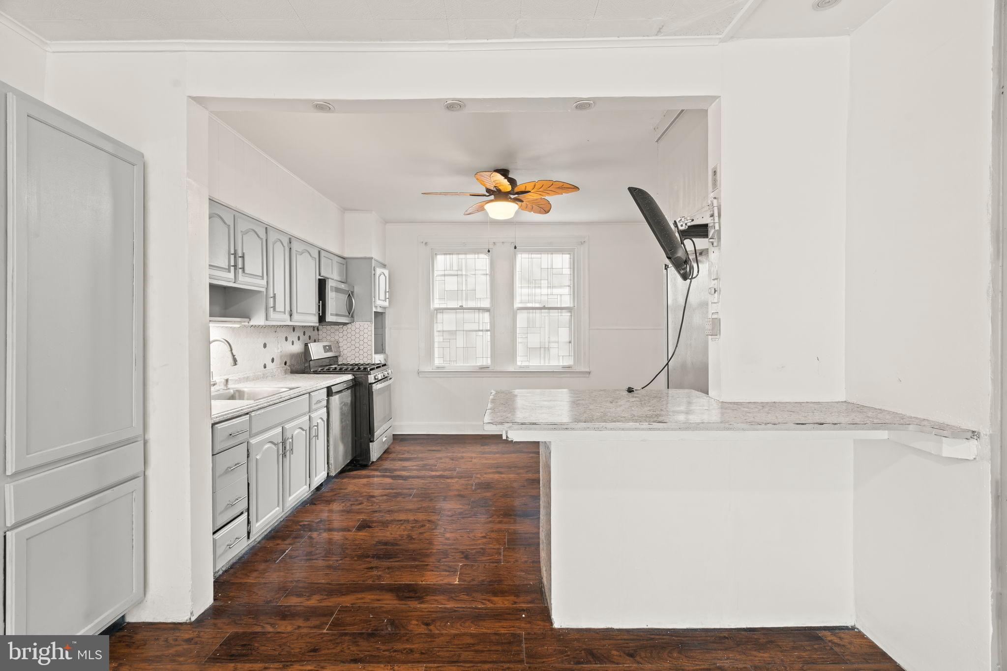 LAWNDALE - Residential