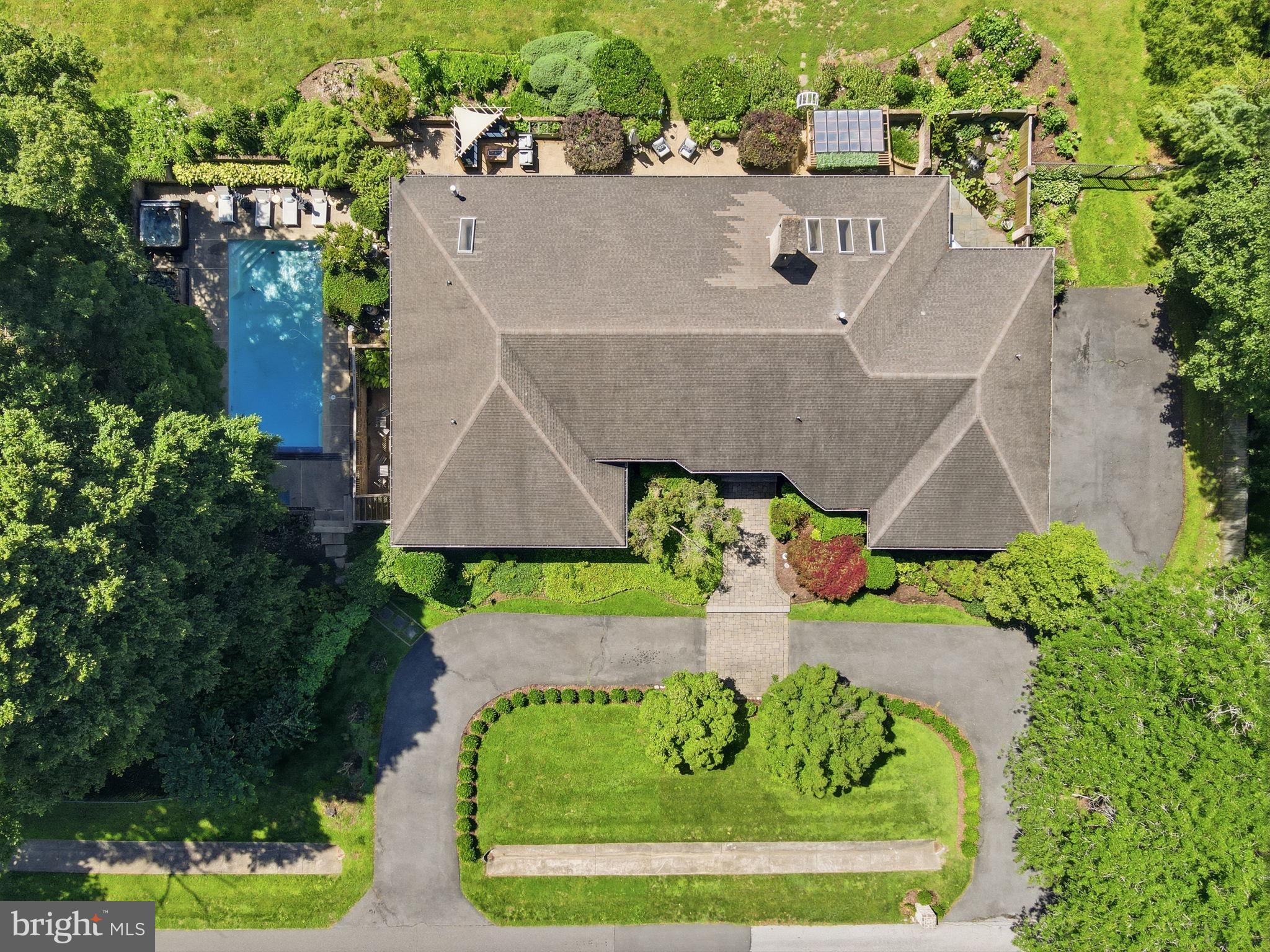 11621 LAKE POTOMAC DRIVE