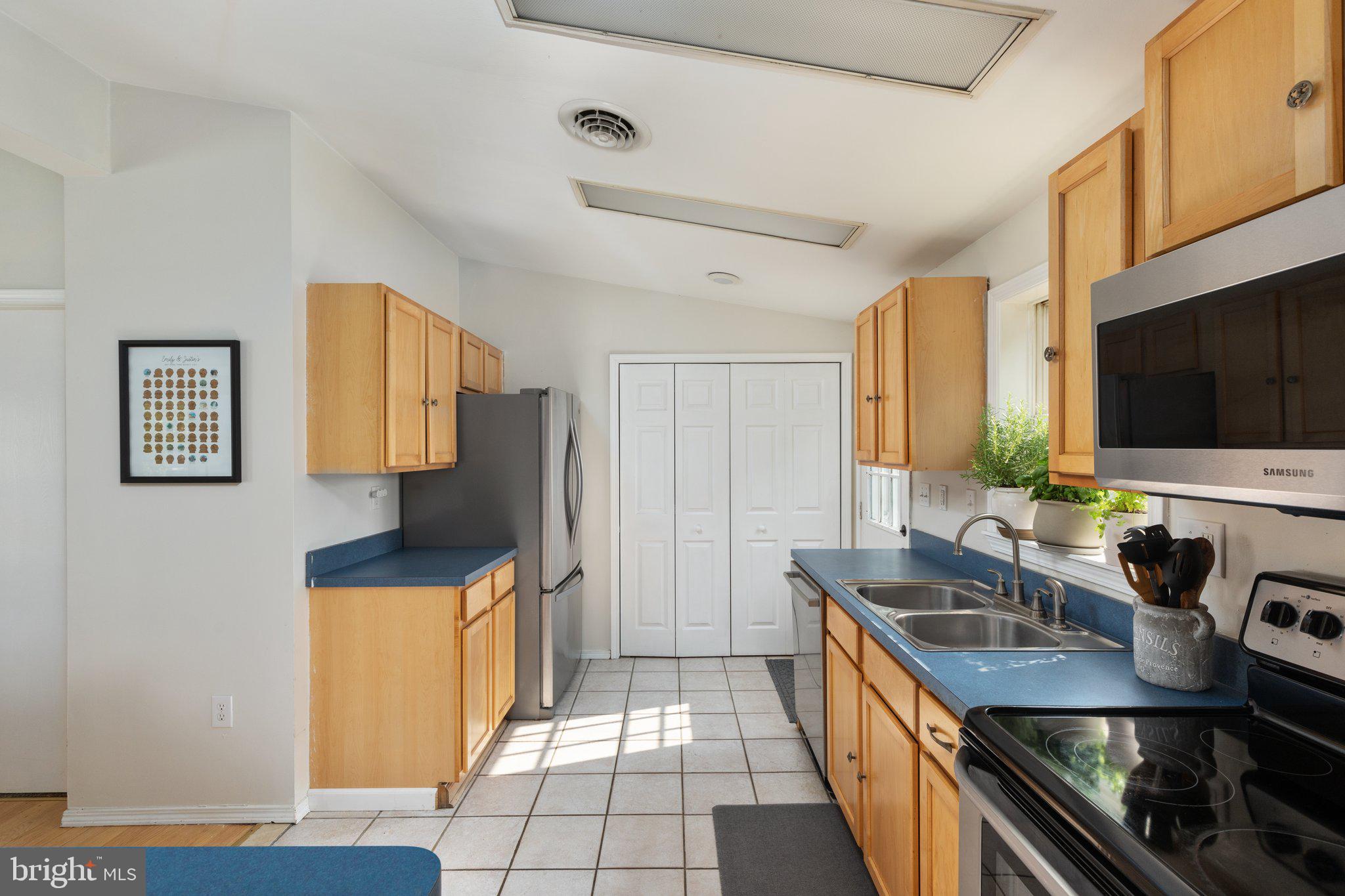 SPRINGFIELD VILLAGE - Residential