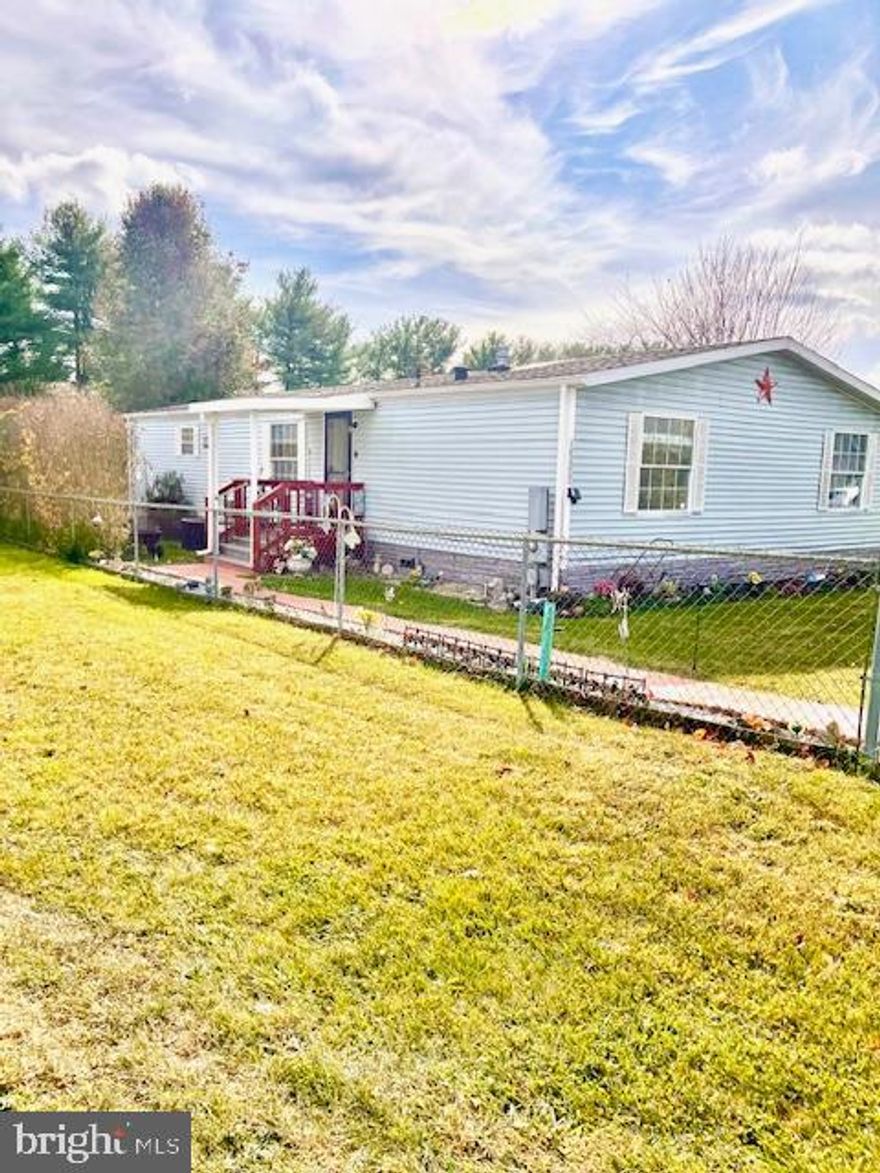 Are you looking for low-maintenance, one-level living? Here's your chance! Don't miss your opportunity to own this well-maintained three-bedroom, two-full-bath, open floor plan that features a kitchen with an island, a large, open, spacious living room, a dining area with hardwood floor, a nice master with garden tub, two additional nicely sized bedrooms, front and back porch with a roof, shed for storage, and a fully fenced yard!