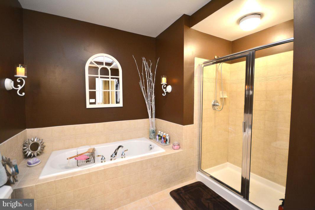 GROVETON WOODS - Residential