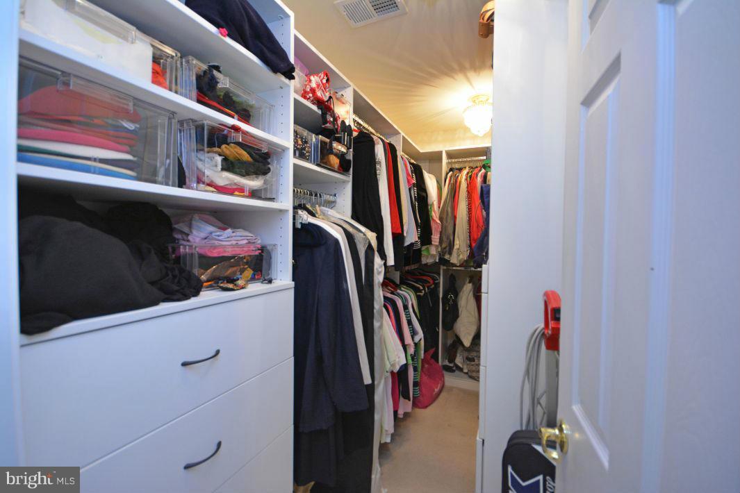 GROVETON WOODS - Residential