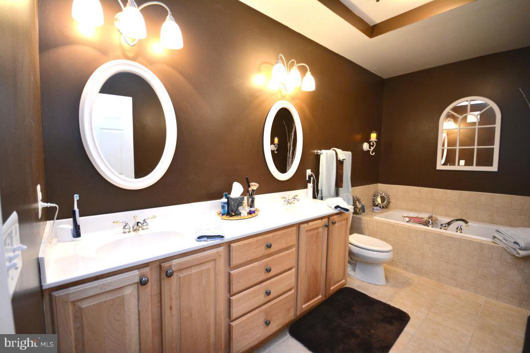 GROVETON WOODS - Residential