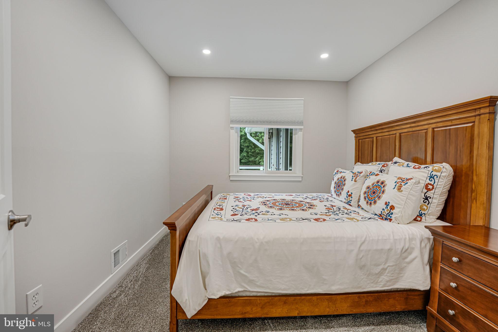 VIENNA WOODS - Residential