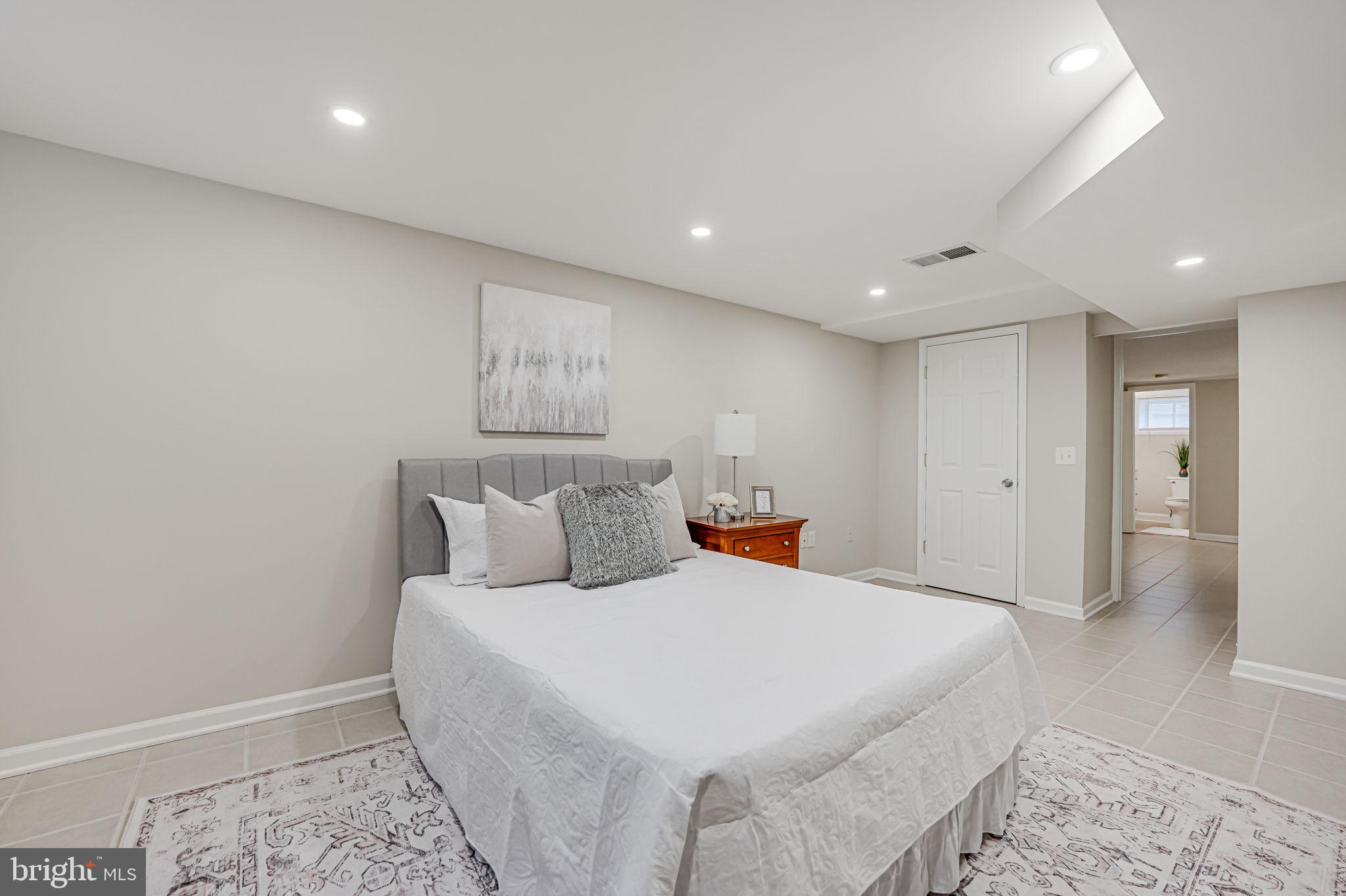 VIENNA WOODS - Residential