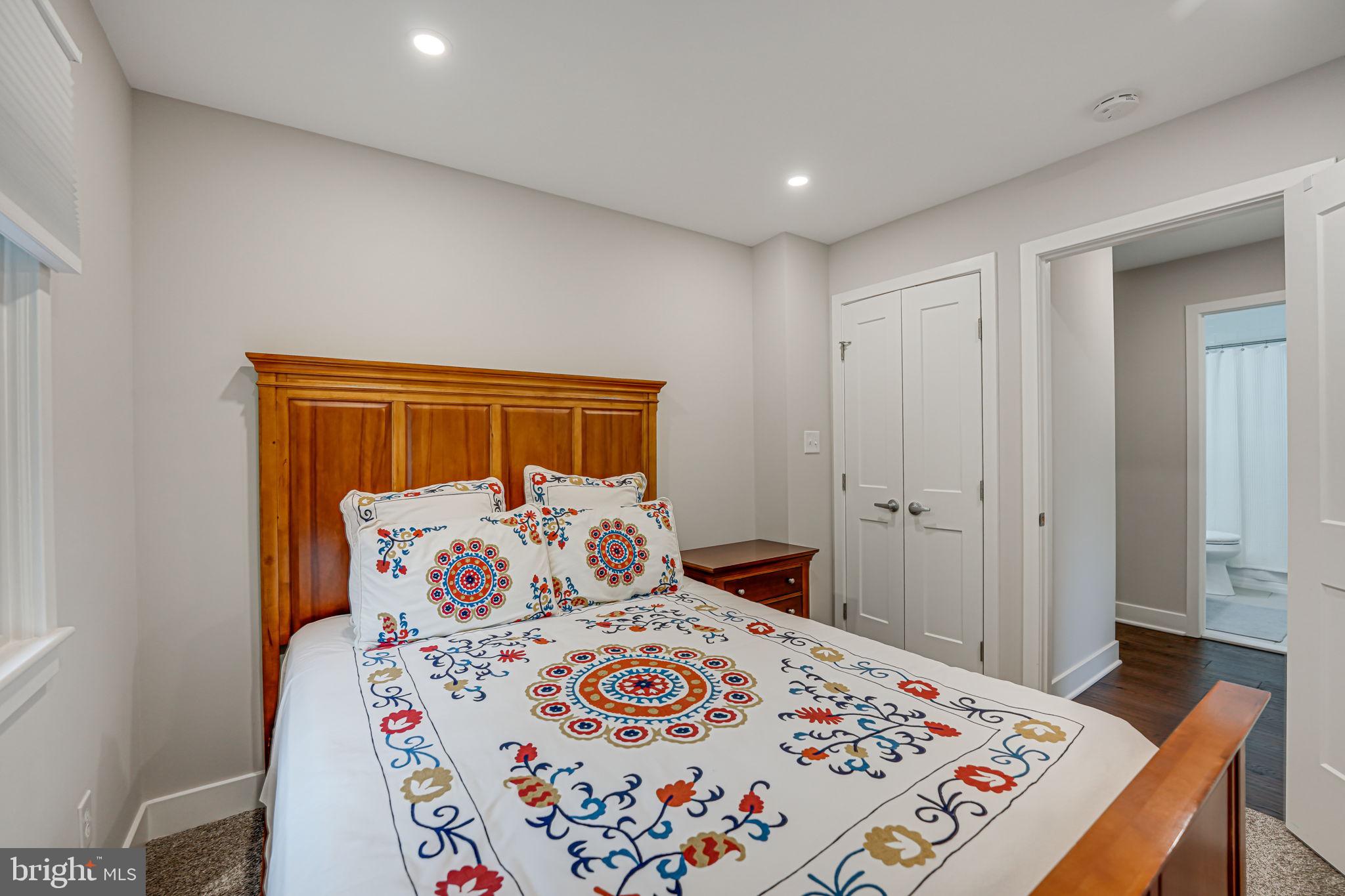 VIENNA WOODS - Residential