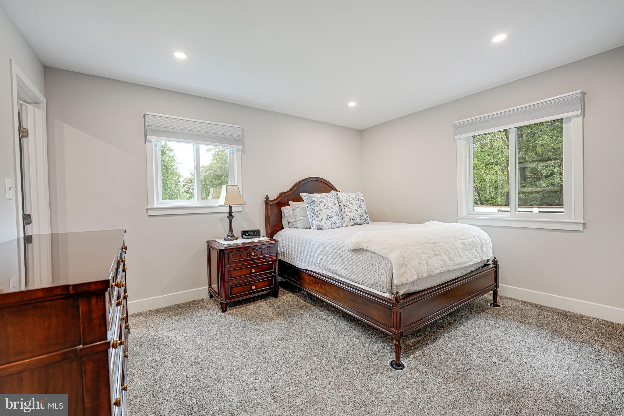 VIENNA WOODS - Residential