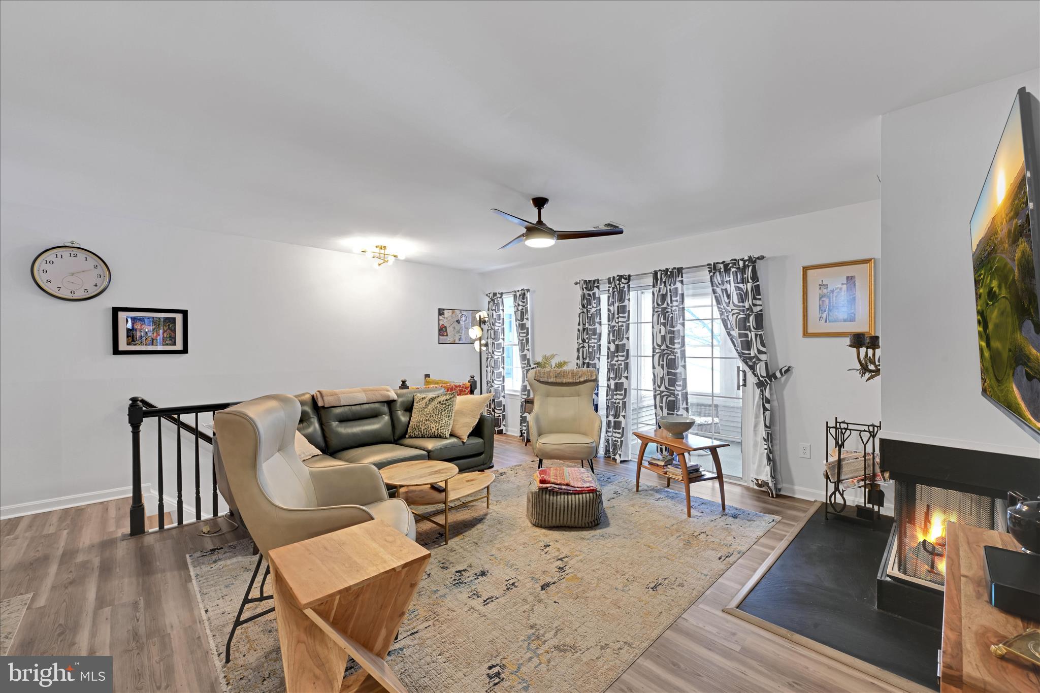 COUNTRY PLACE - Residential