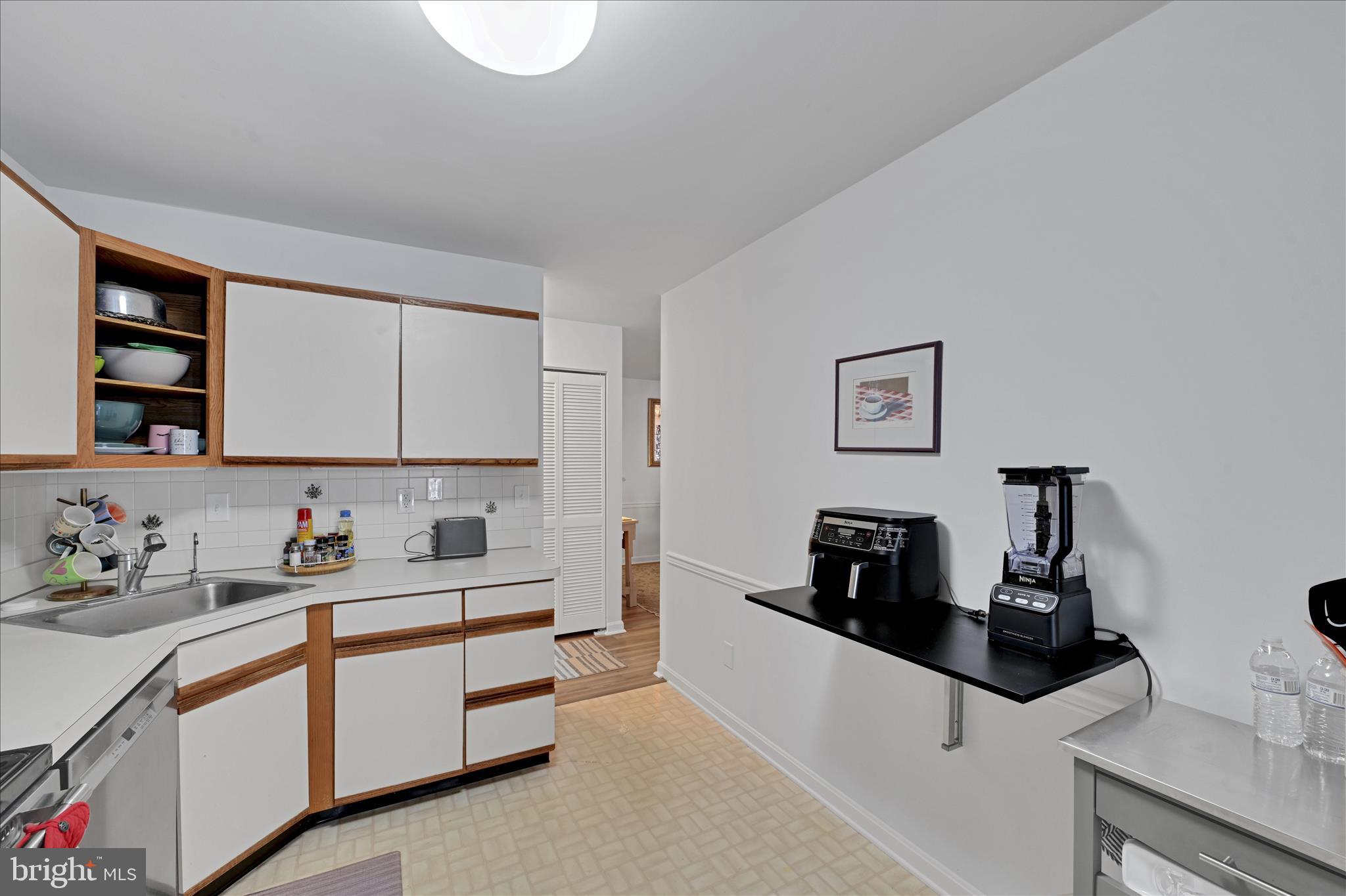 COUNTRY PLACE - Residential