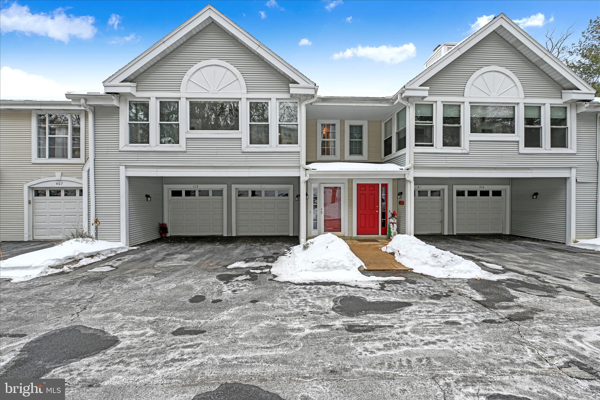 COUNTRY PLACE - Residential