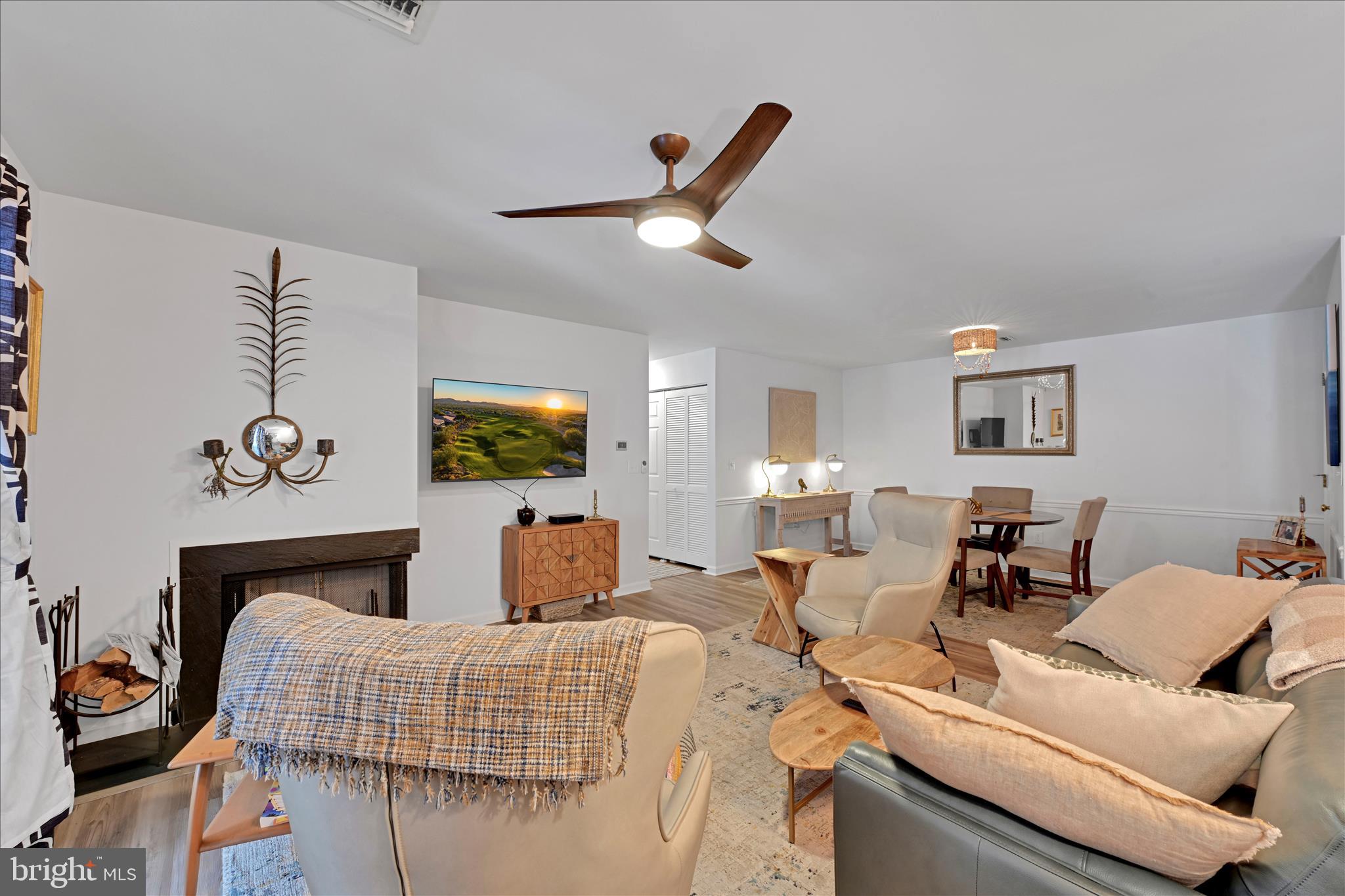 COUNTRY PLACE - Residential