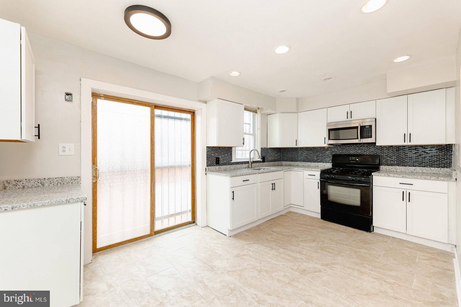 OXFORD CIRCLE - Residential