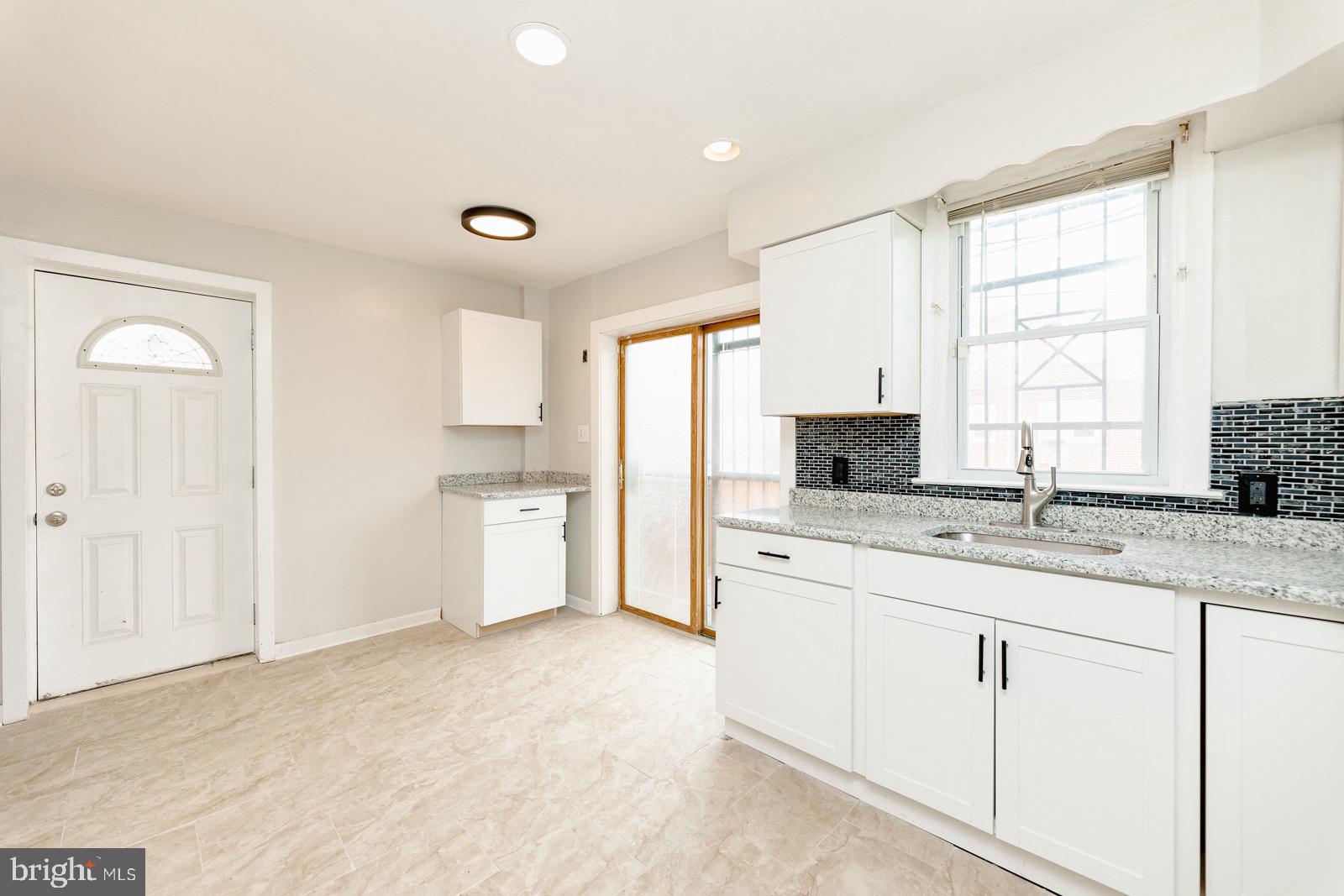 OXFORD CIRCLE - Residential