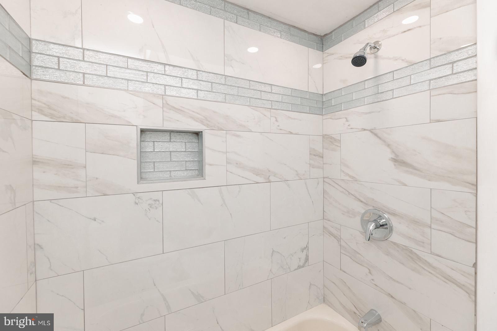 OXFORD CIRCLE - Residential