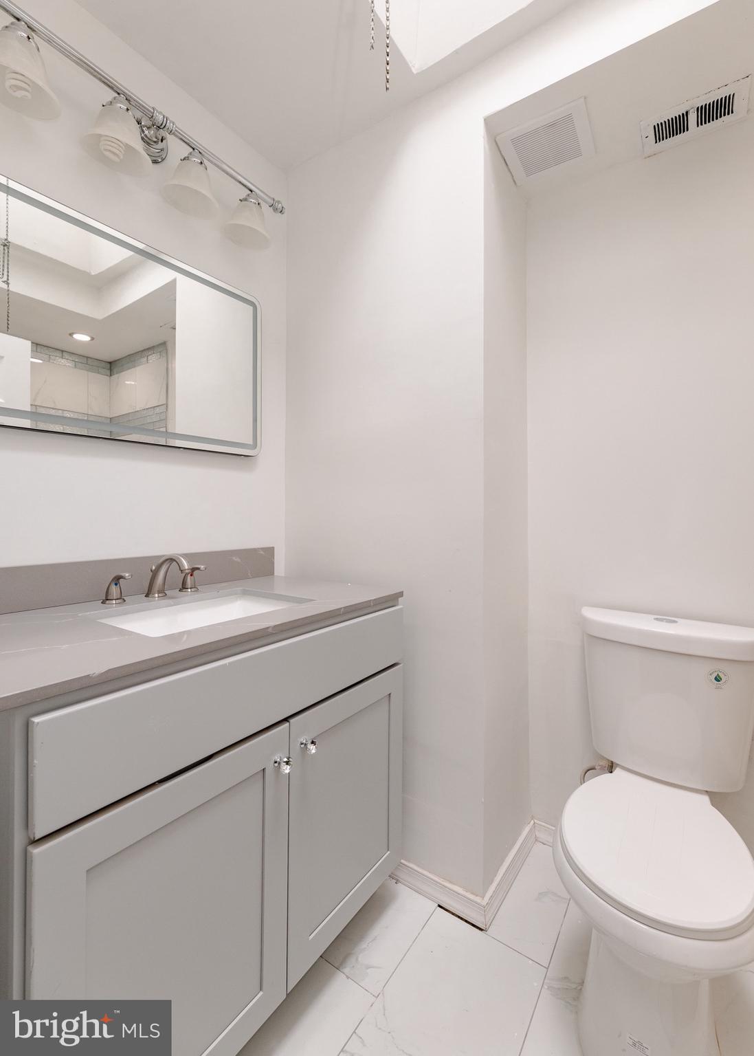 OXFORD CIRCLE - Residential