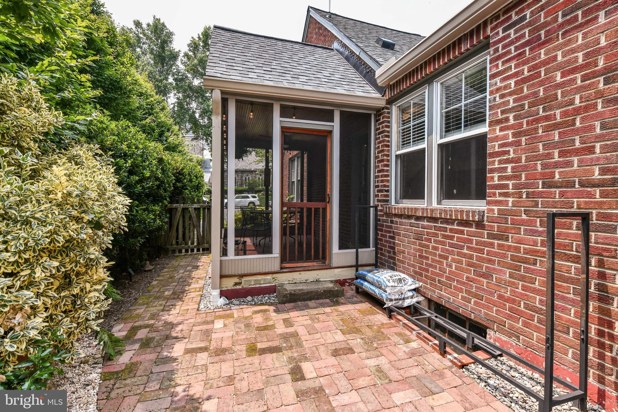 WOODLAND - Residential Lease