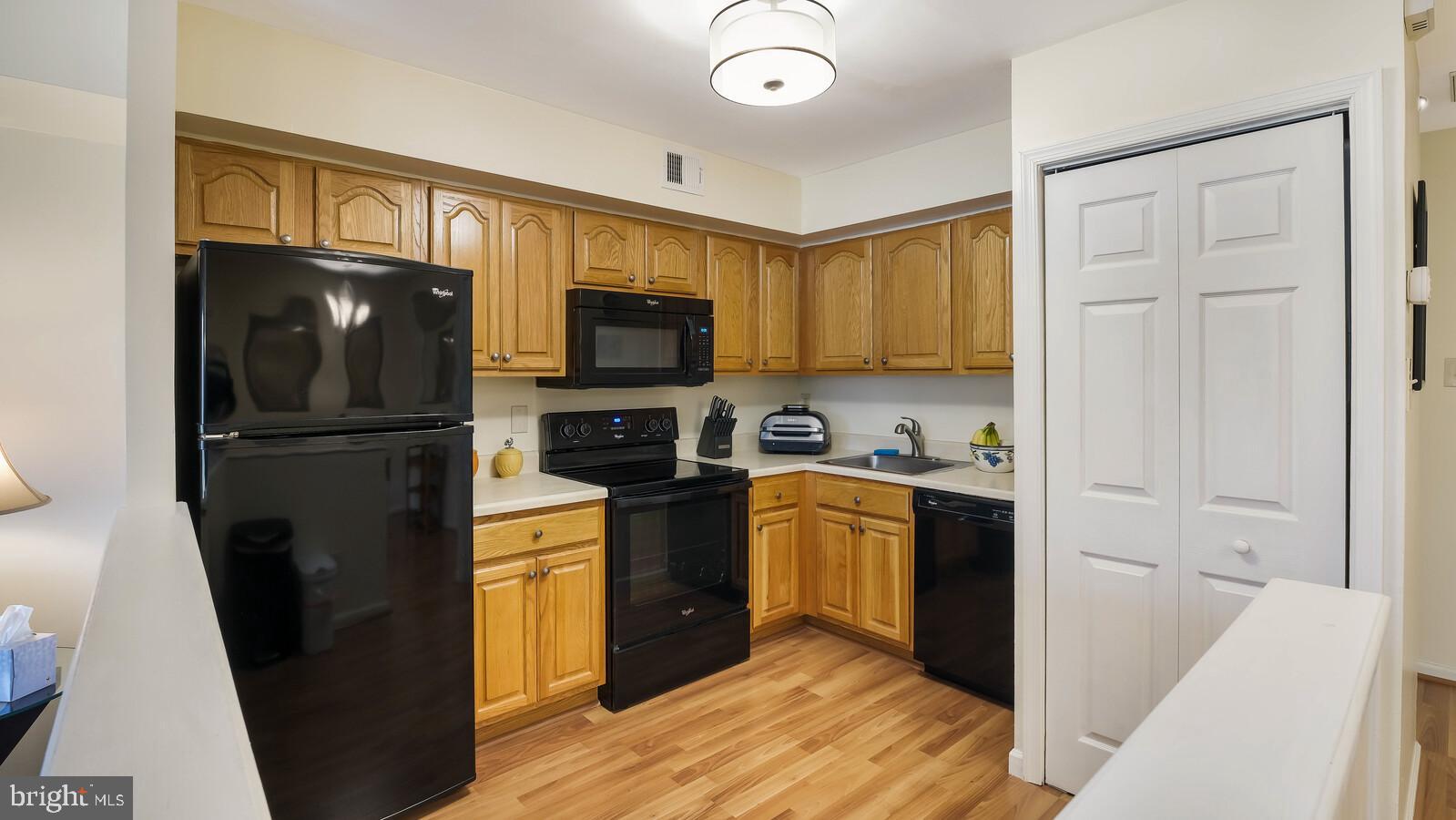 OXFORD OF BLUE BELL - Residential