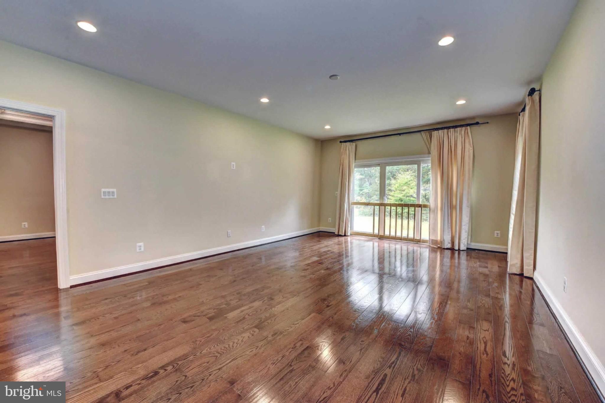 BRADDOCK WOODS - Residential